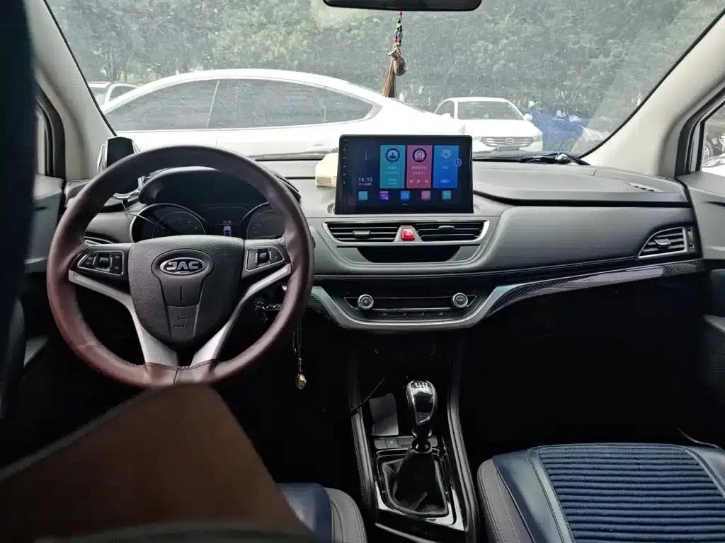 Refine S3 2017 1.5L Manual Deluxe Smart Edition — миниатюра 6