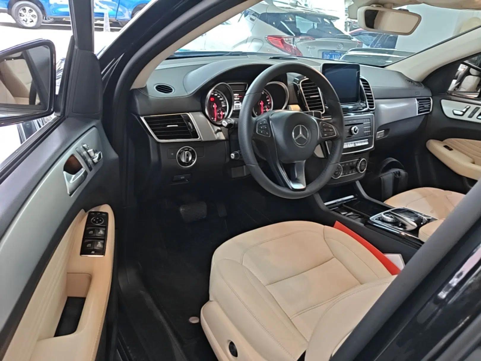 Mercedes-Benz GLE Coupe 2017 GLE 400 4MATIC Coupe SUV — миниатюра 18