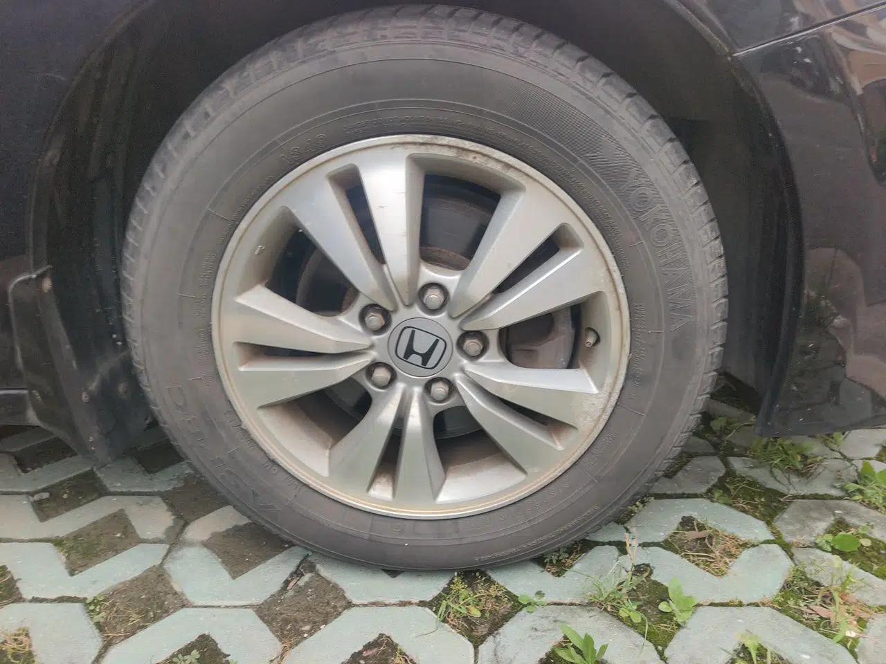 Honda Accord 2011 2.0L EX — миниатюра 8