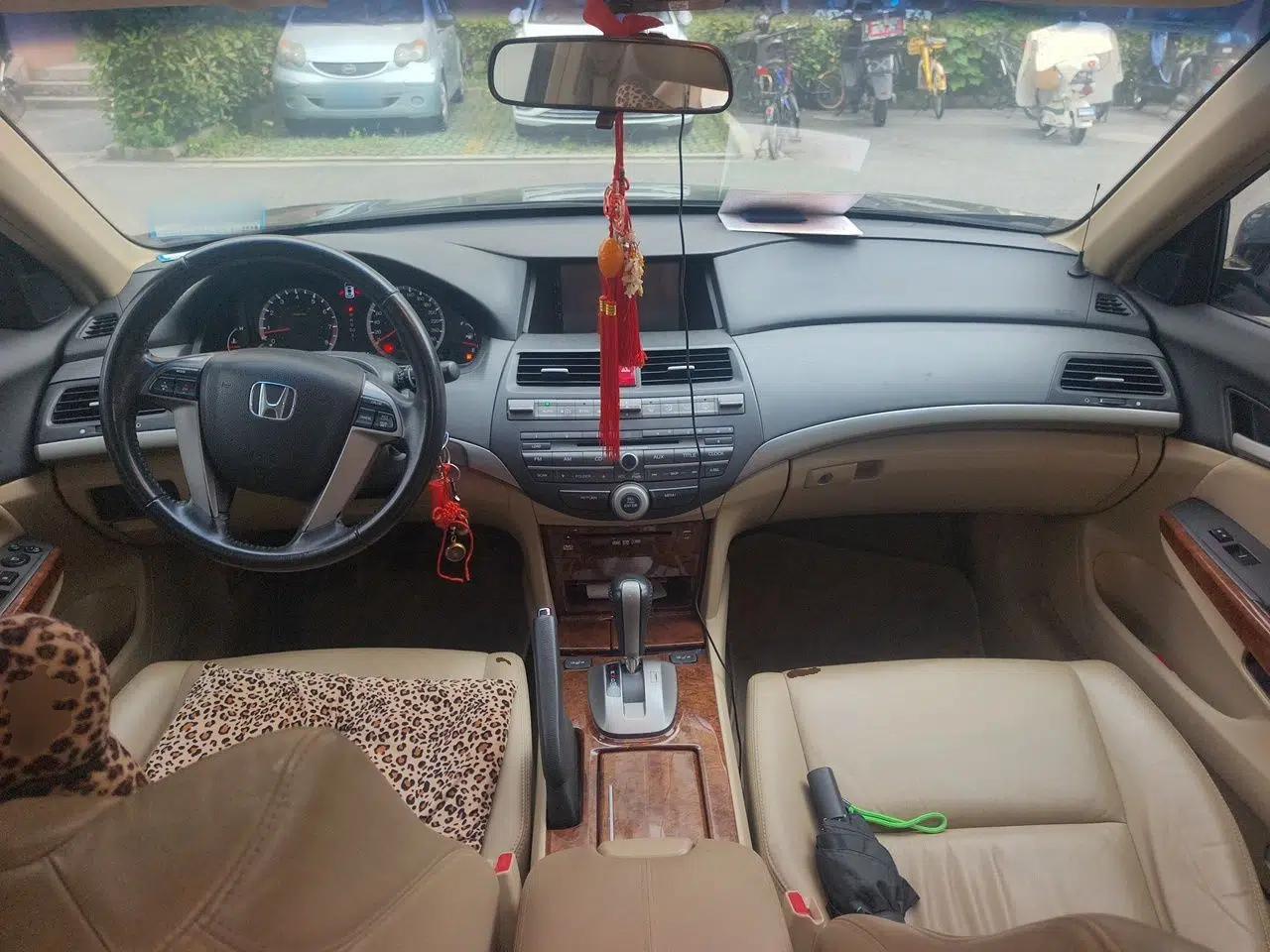 Honda Accord 2011 2.0L EX — миниатюра 9