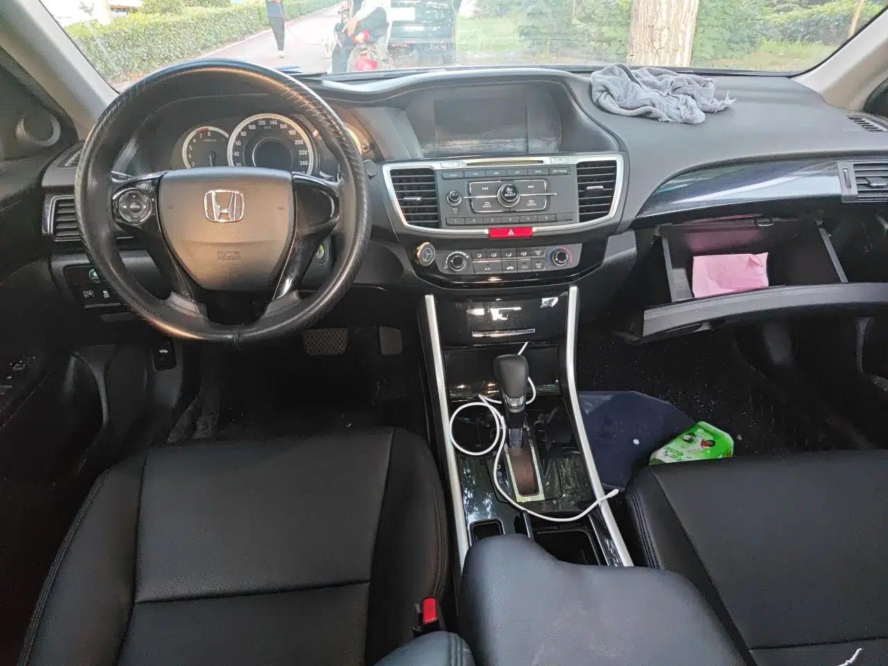 Honda Accord 2016 2.0L Comfort Edition — миниатюра 9