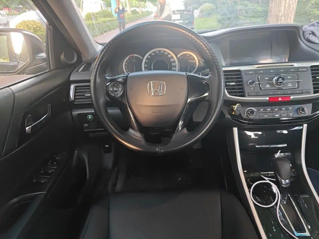 Honda Accord 2016 2.0L Comfort Edition — миниатюра 10