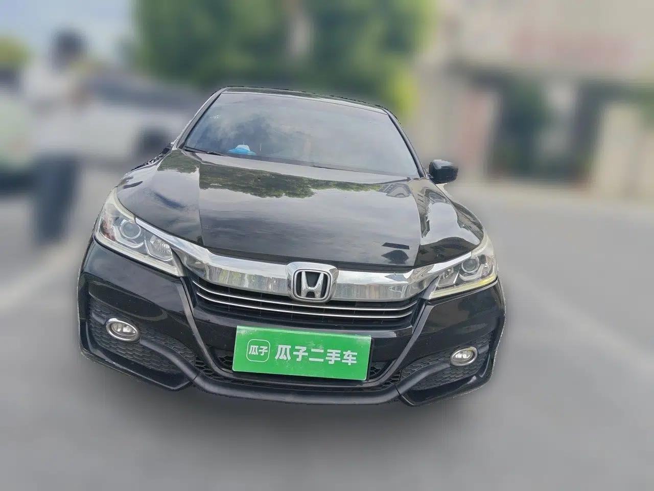 Honda Accord 2016 2.0L Elite Edition — миниатюра 2