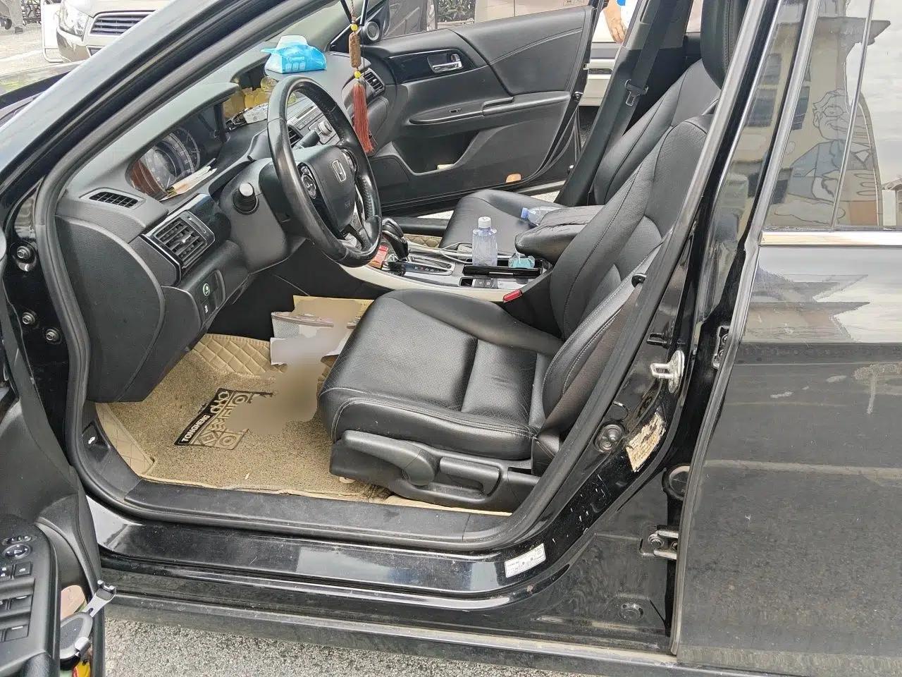 Honda Accord 2016 2.0L Elite Edition — миниатюра 15
