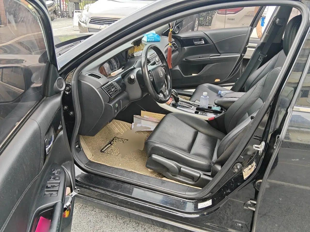 Honda Accord 2016 2.0L Elite Edition — миниатюра 16
