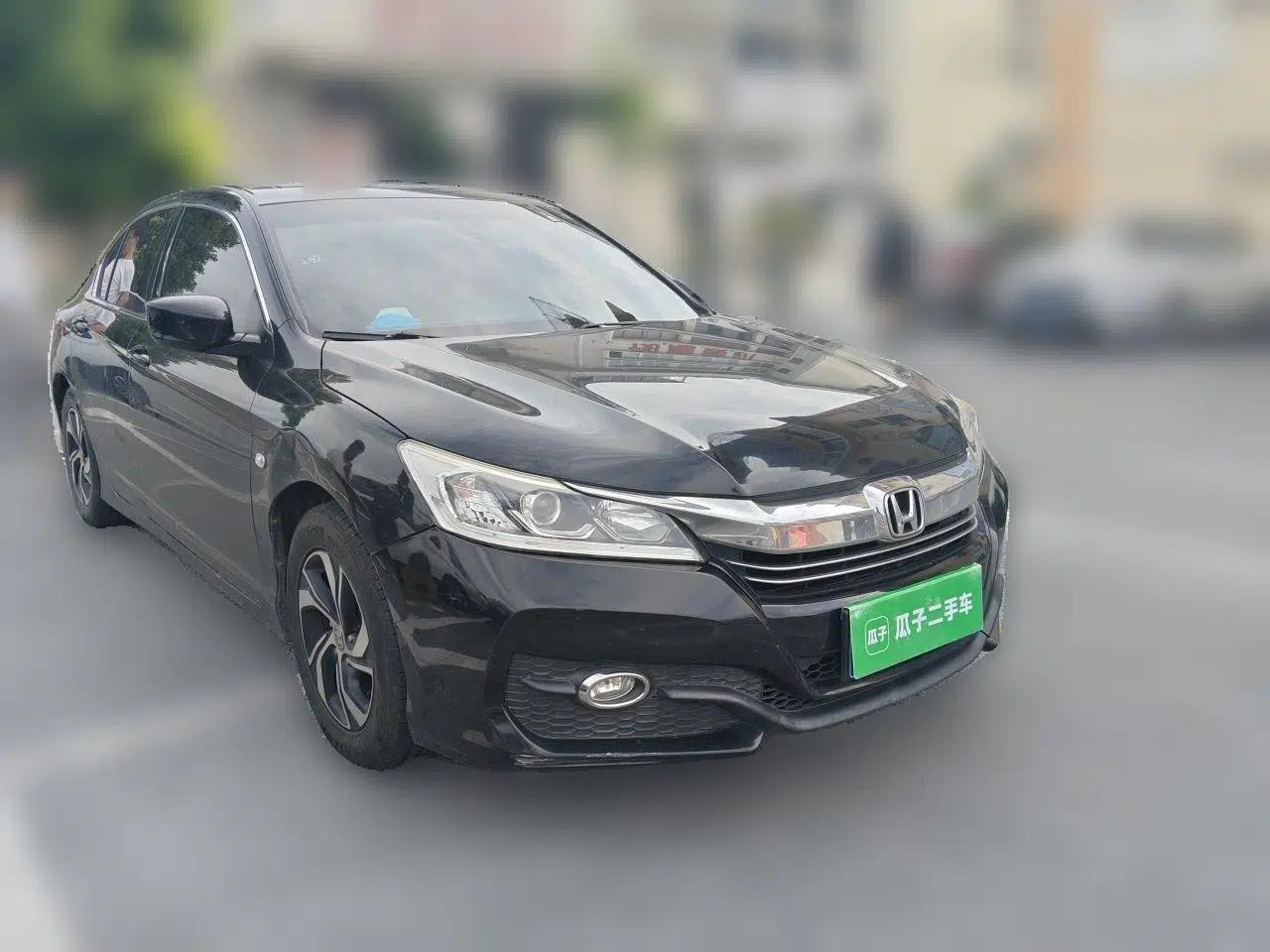 Honda Accord 2016 2.0L Elite Edition — миниатюра 3