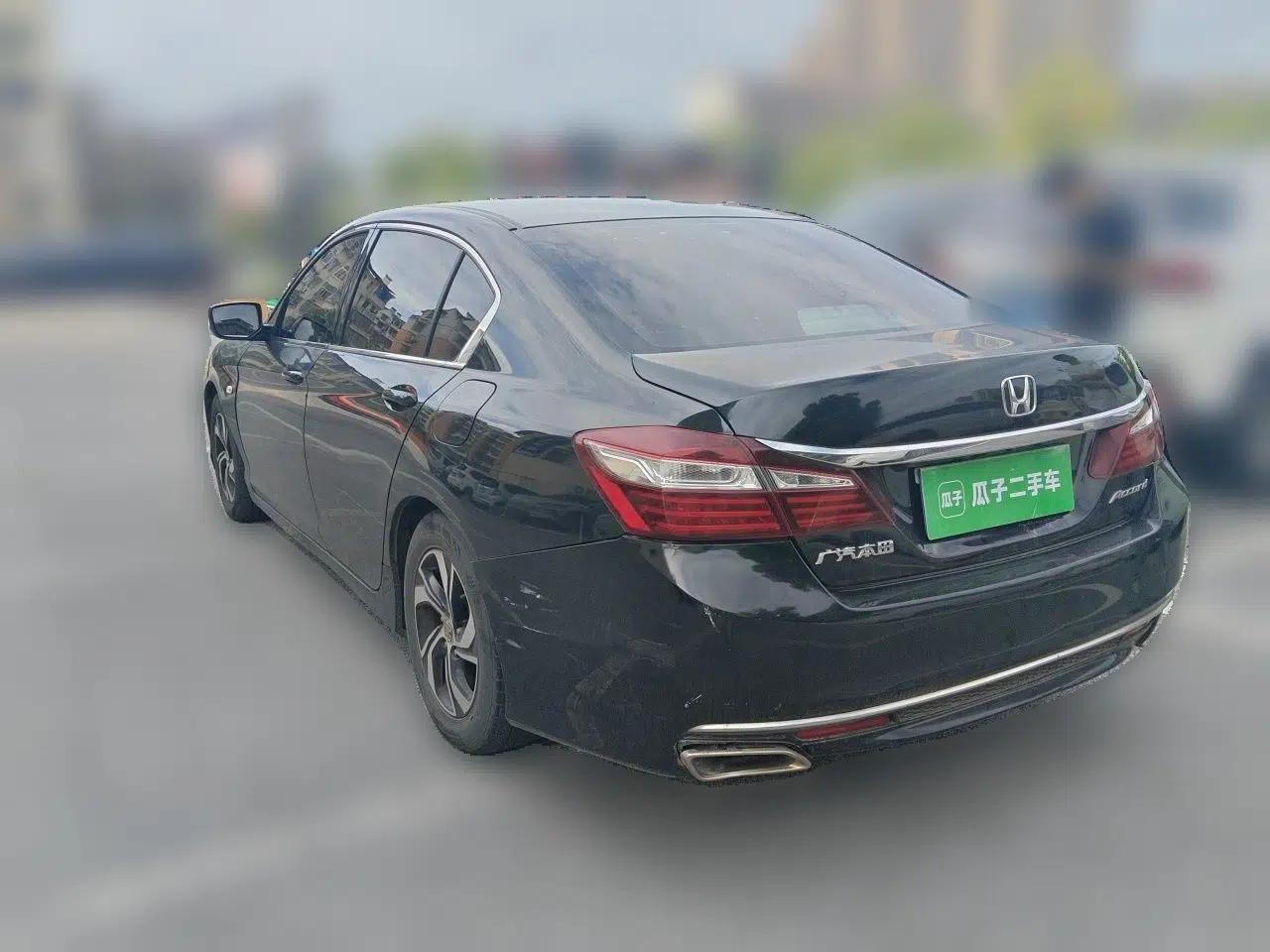 Honda Accord 2016 2.0L Elite Edition — миниатюра 4