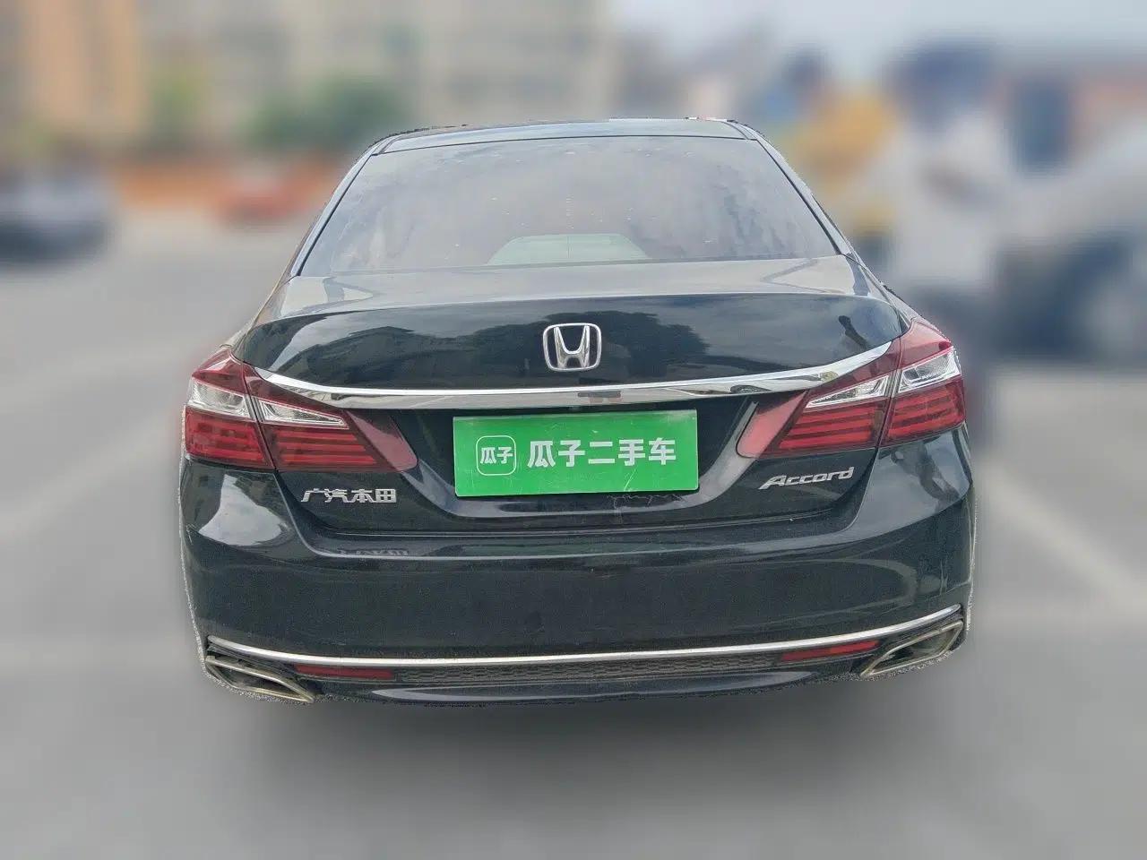 Honda Accord 2016 2.0L Elite Edition — миниатюра 5