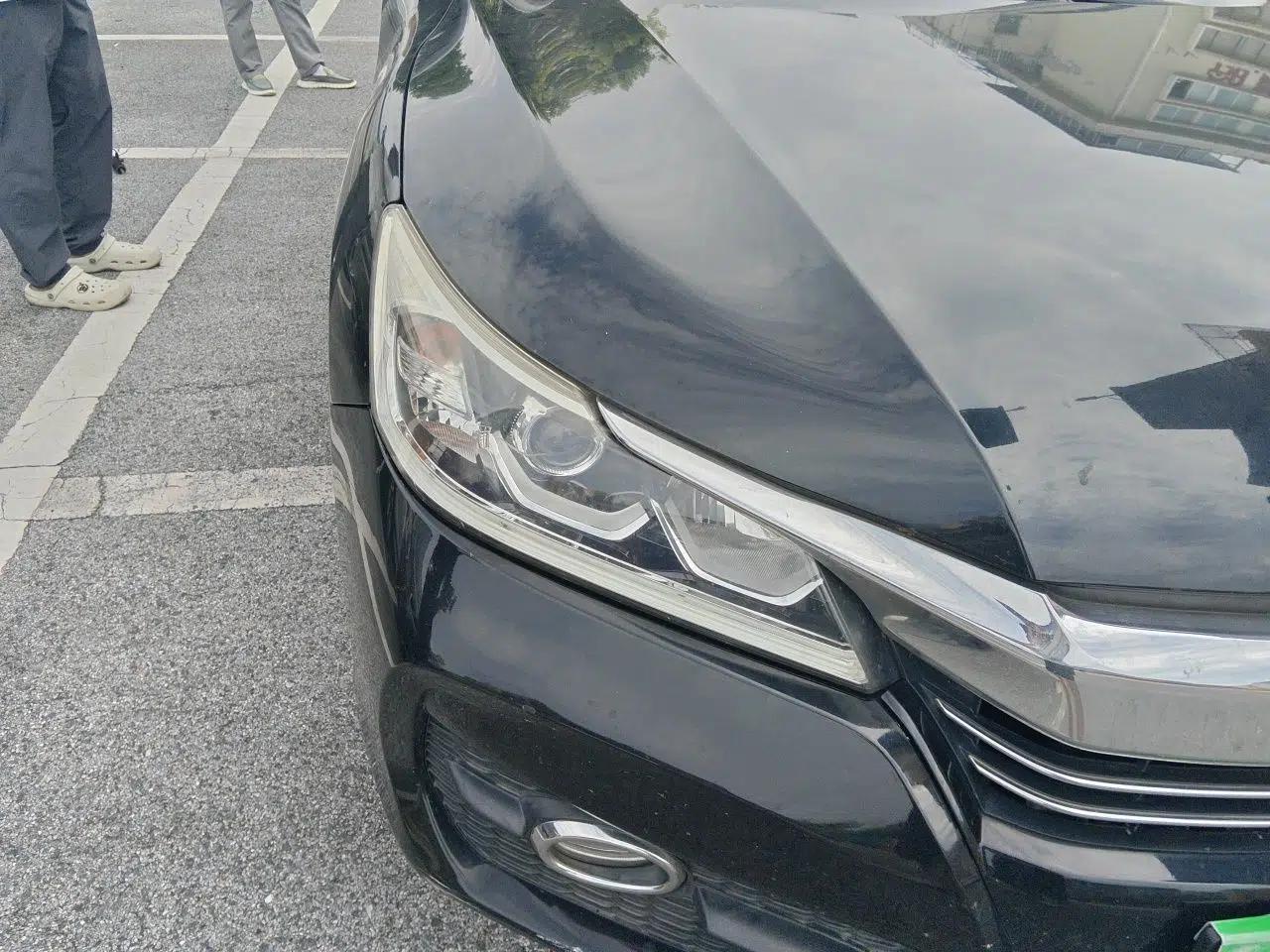 Honda Accord 2016 2.0L Elite Edition — миниатюра 7