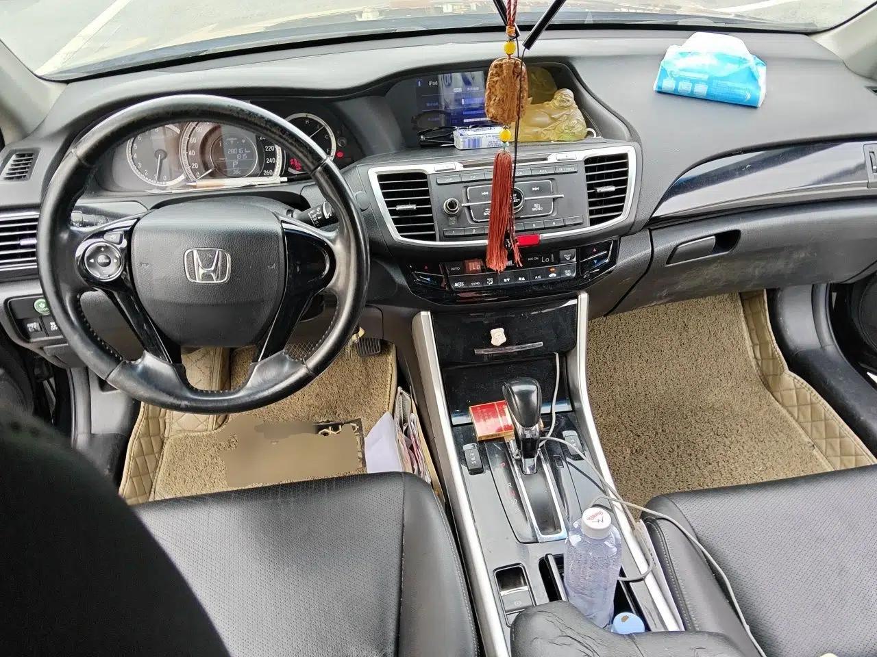 Honda Accord 2016 2.0L Elite Edition — миниатюра 9