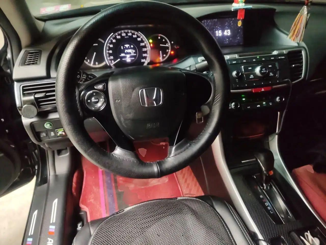 Honda Accord 2016 2.0L Comfort Edition — миниатюра 10