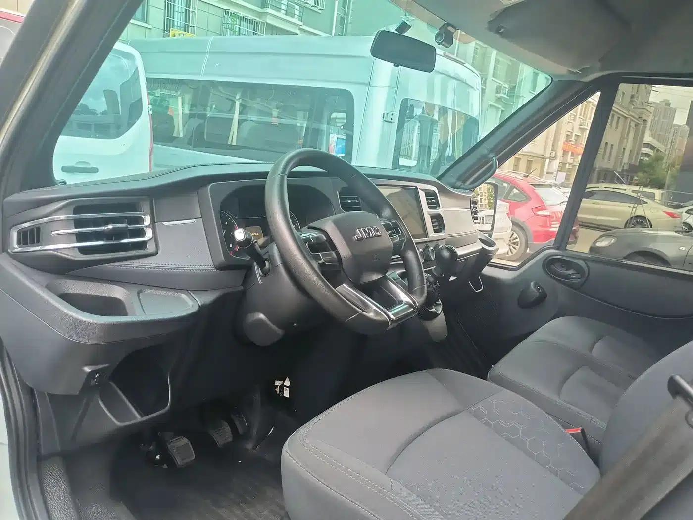 Jiangling Fushun 2023 2.0T Manual Short Wheelbase Mid-High Roof Passenger/Business Edition 7-Seater (Non-Commercial) — миниатюра 11