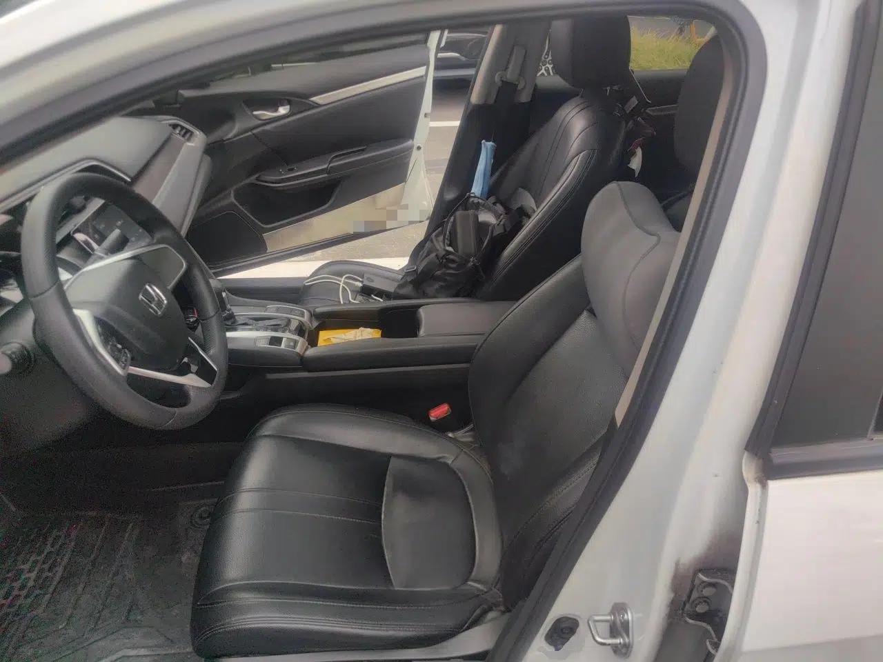 Honda Civic 2016 220TURBO CVT Luxury Edition — миниатюра 15