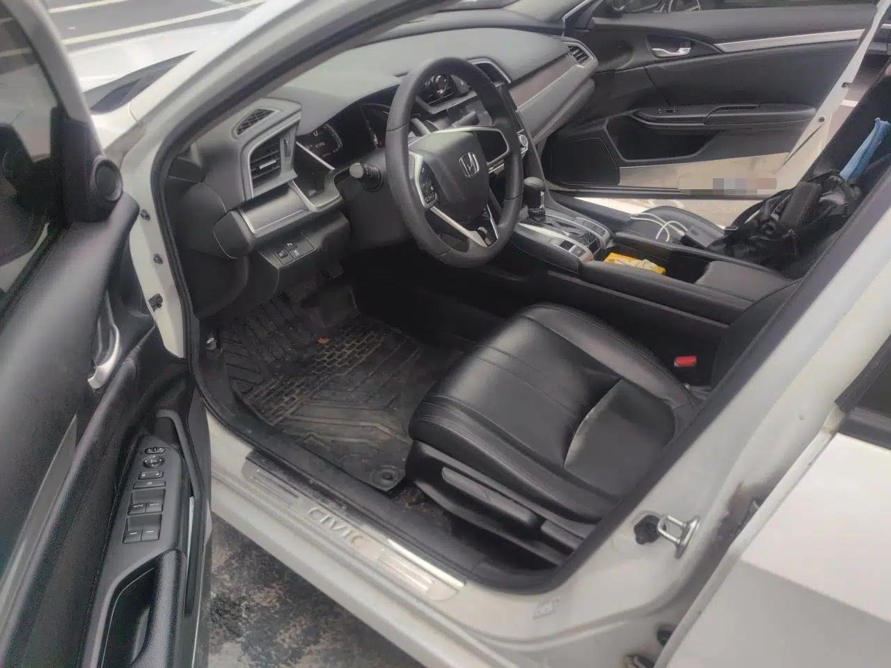 Honda Civic 2016 220TURBO CVT Luxury Edition — миниатюра 16