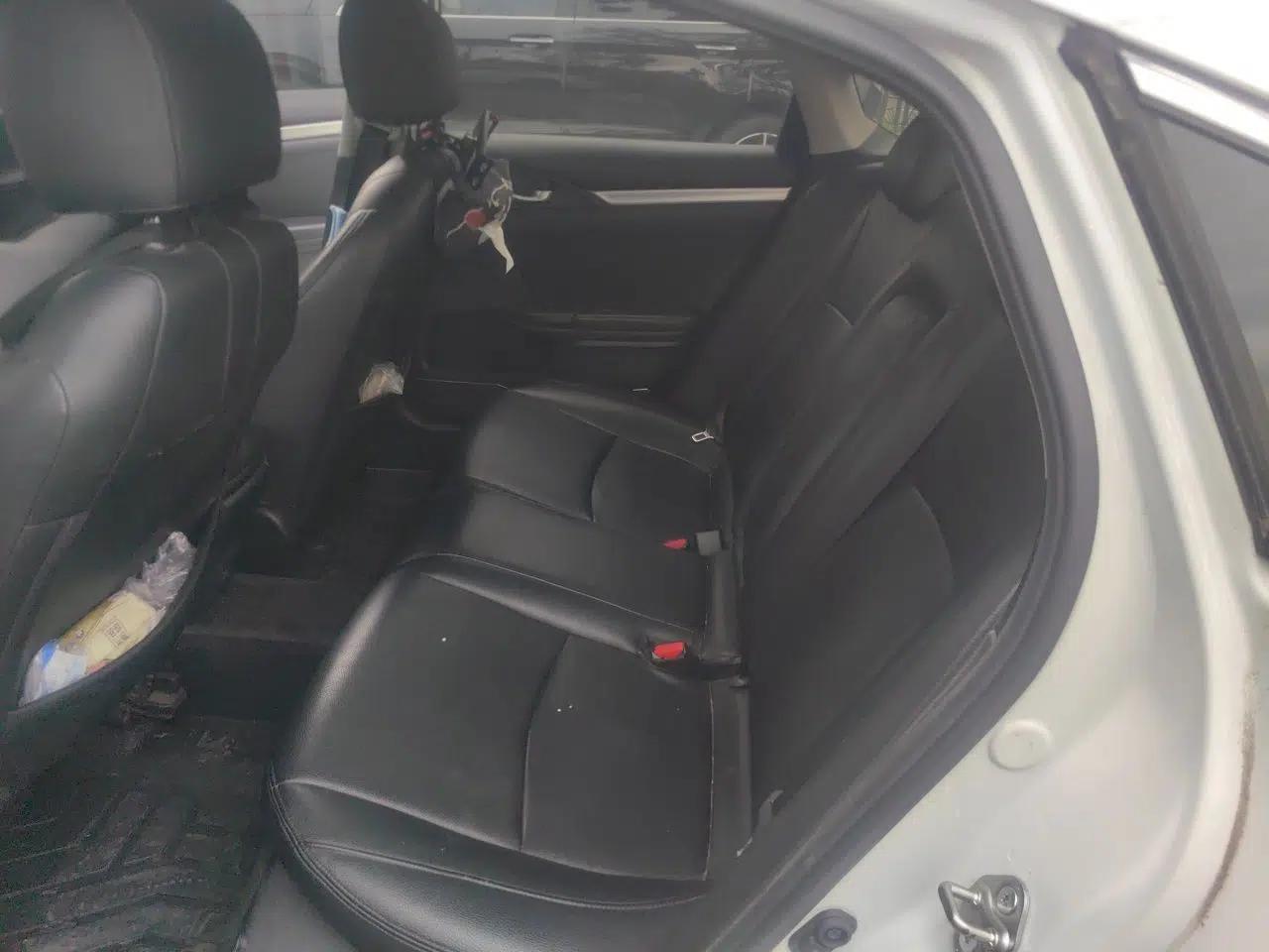 Honda Civic 2016 220TURBO CVT Luxury Edition — миниатюра 17