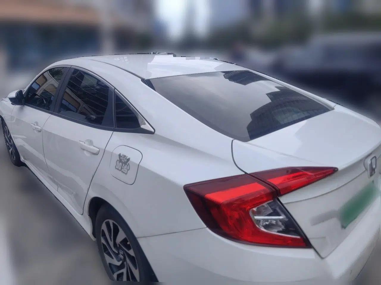 Honda Civic 2016 220TURBO CVT Luxury Edition — миниатюра 4
