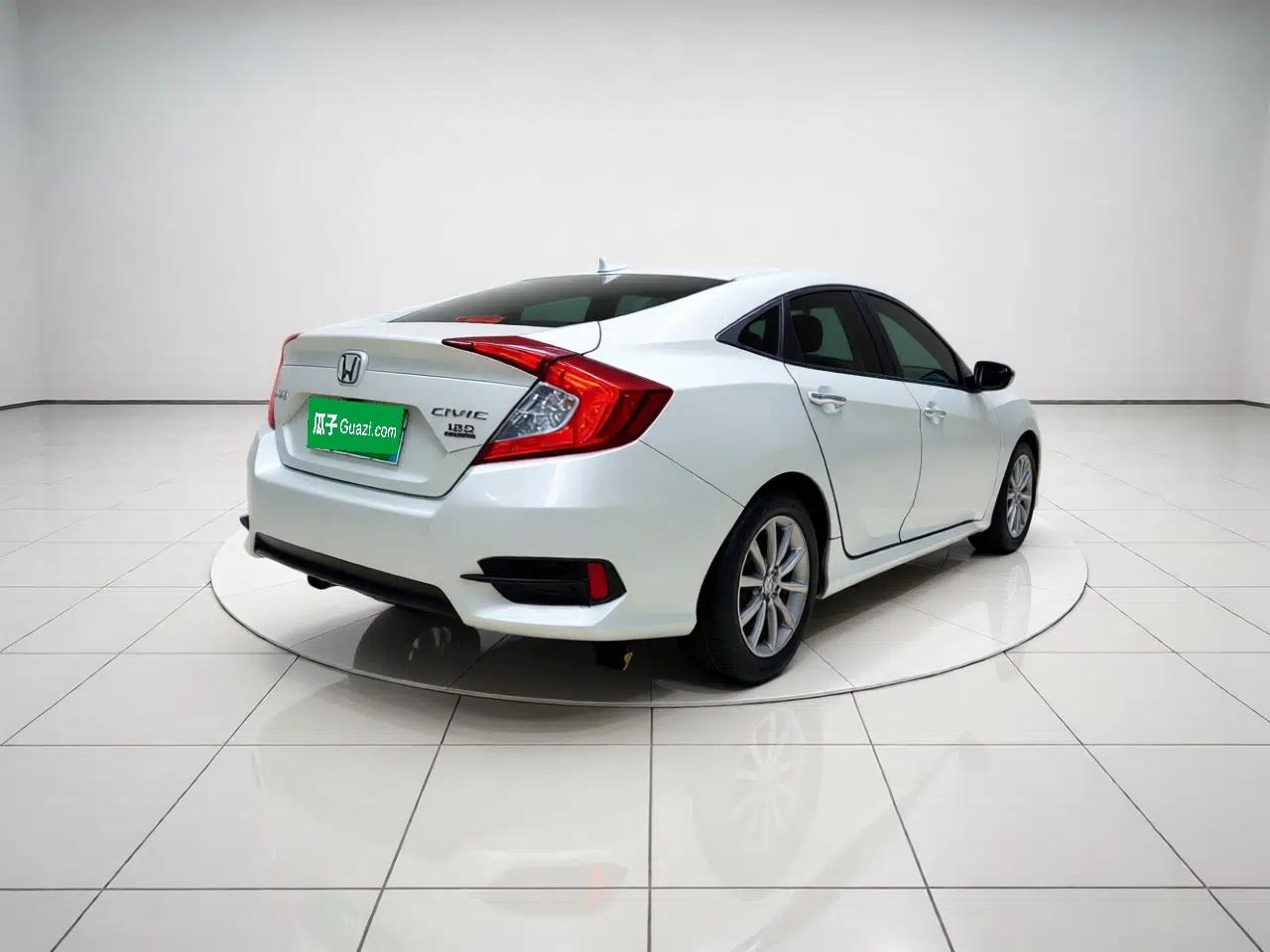 Honda Civic 2016 180TURBO CVT Comfort Version — миниатюра 6