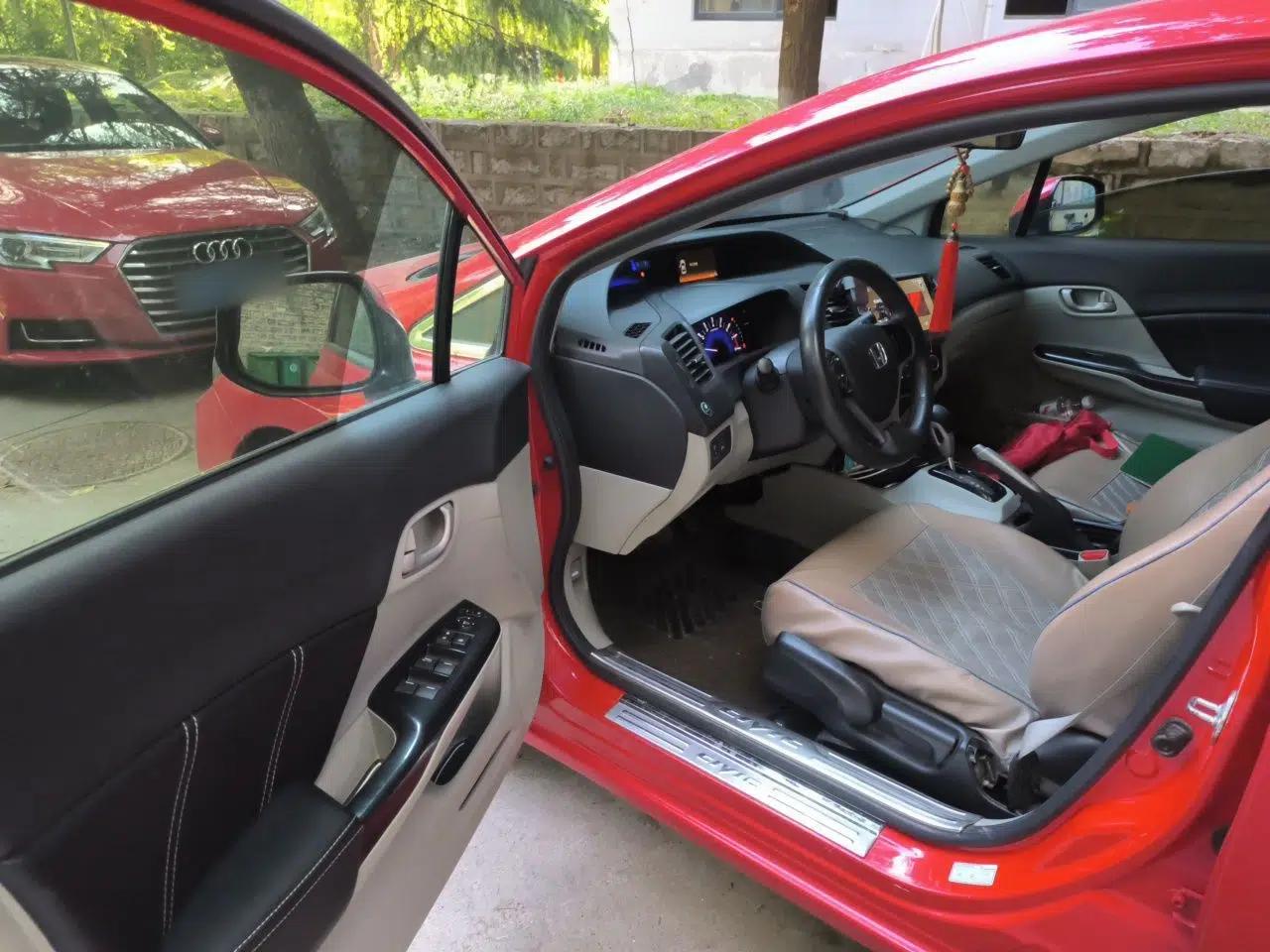 Honda Civic 2014 1.8L Automatic Classic Edition — миниатюра 16