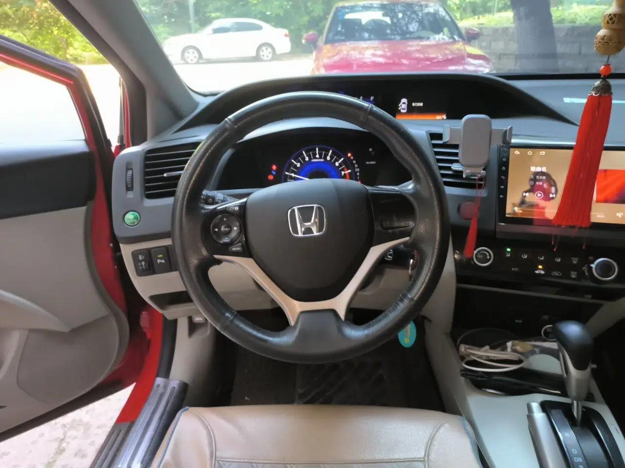 Honda Civic 2014 1.8L Automatic Classic Edition — миниатюра 10