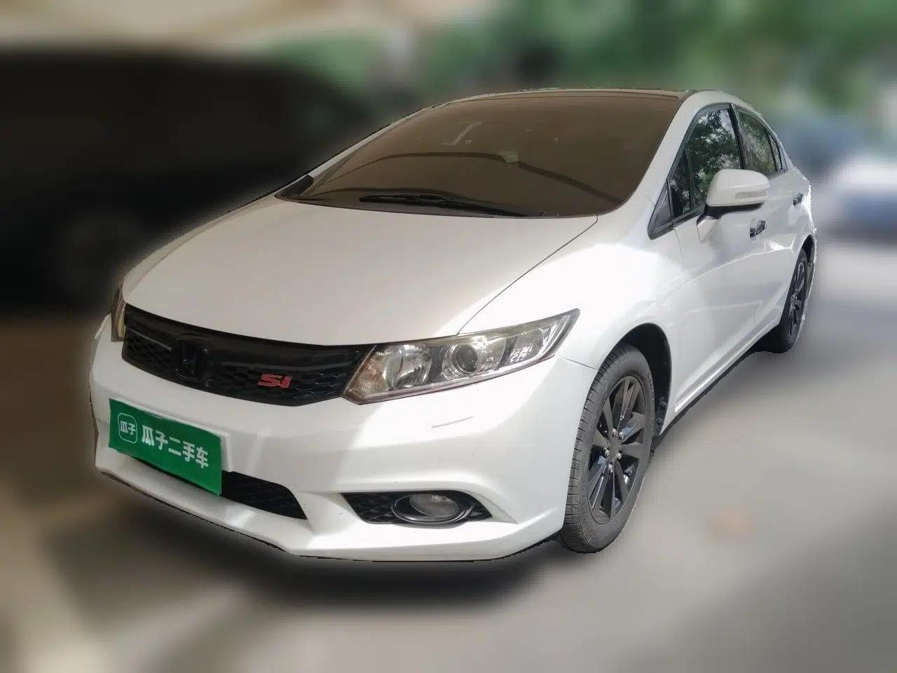Honda Civic 2012 1.8L automatic luxury edition — миниатюра 1