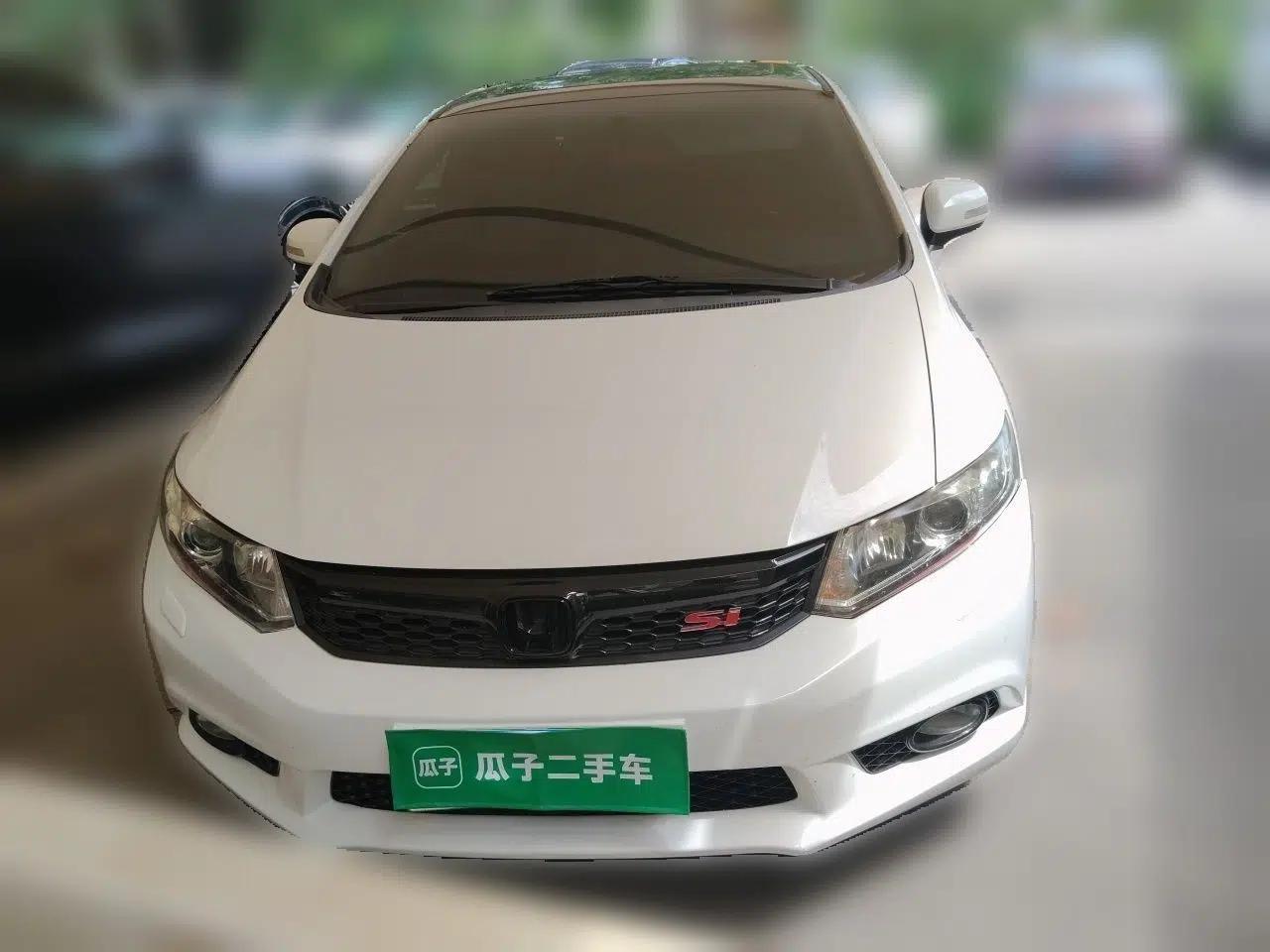 Honda Civic 2012 1.8L automatic luxury edition — миниатюра 2