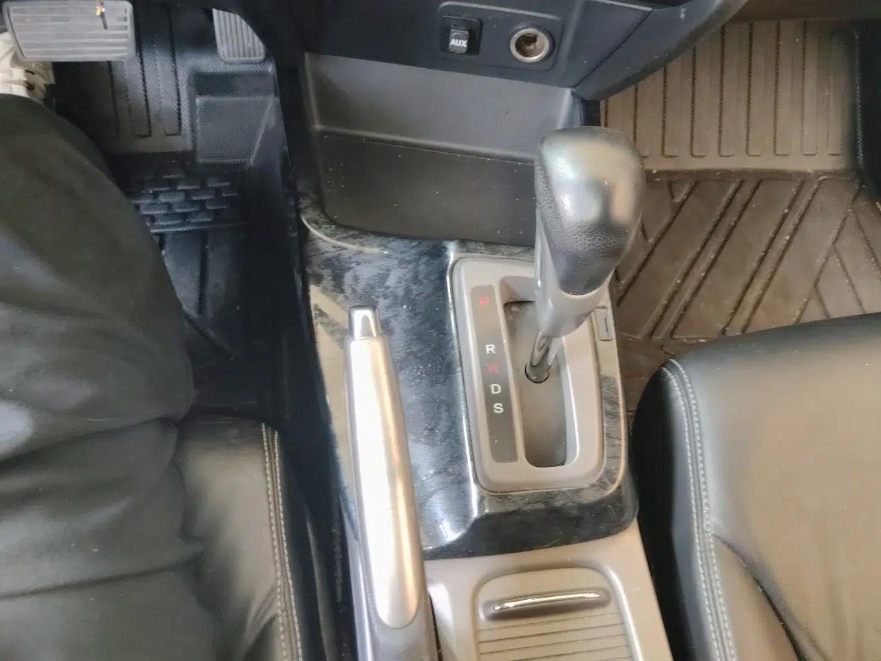 Honda Civic 2012 1.8L automatic luxury edition — миниатюра 14