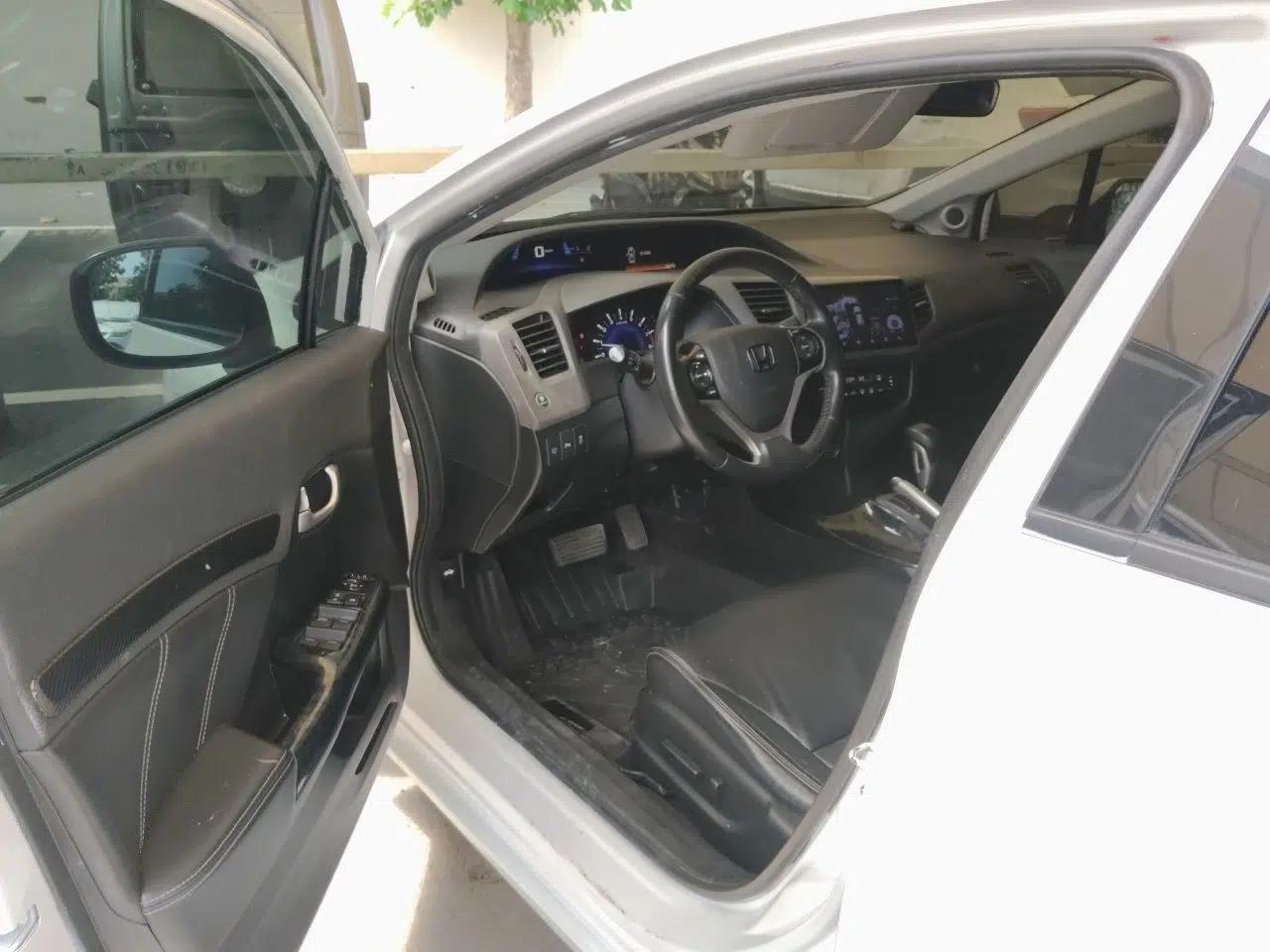 Honda Civic 2012 1.8L automatic luxury edition — миниатюра 16