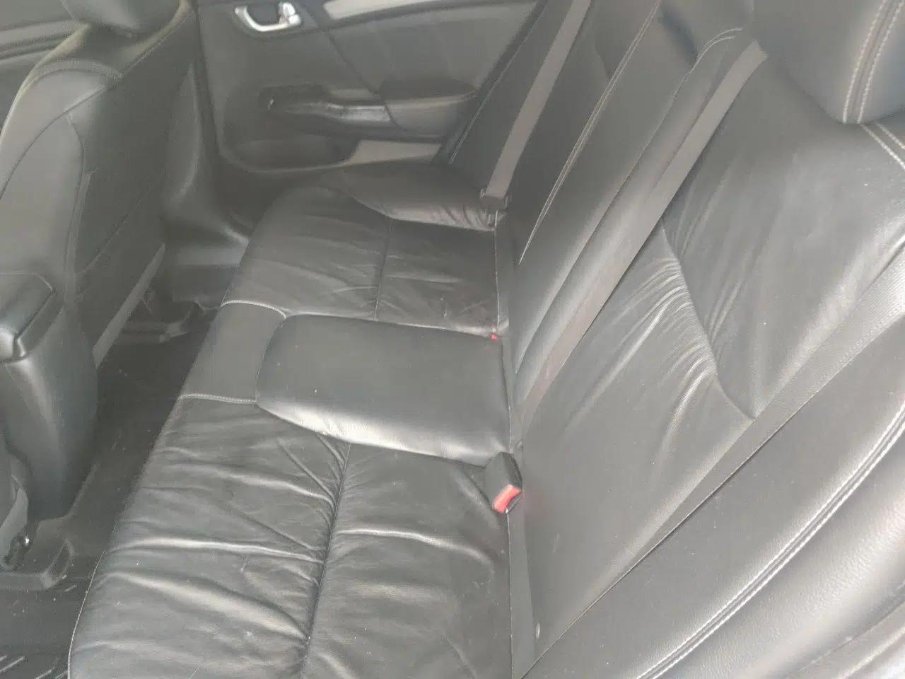 Honda Civic 2012 1.8L automatic luxury edition — миниатюра 17