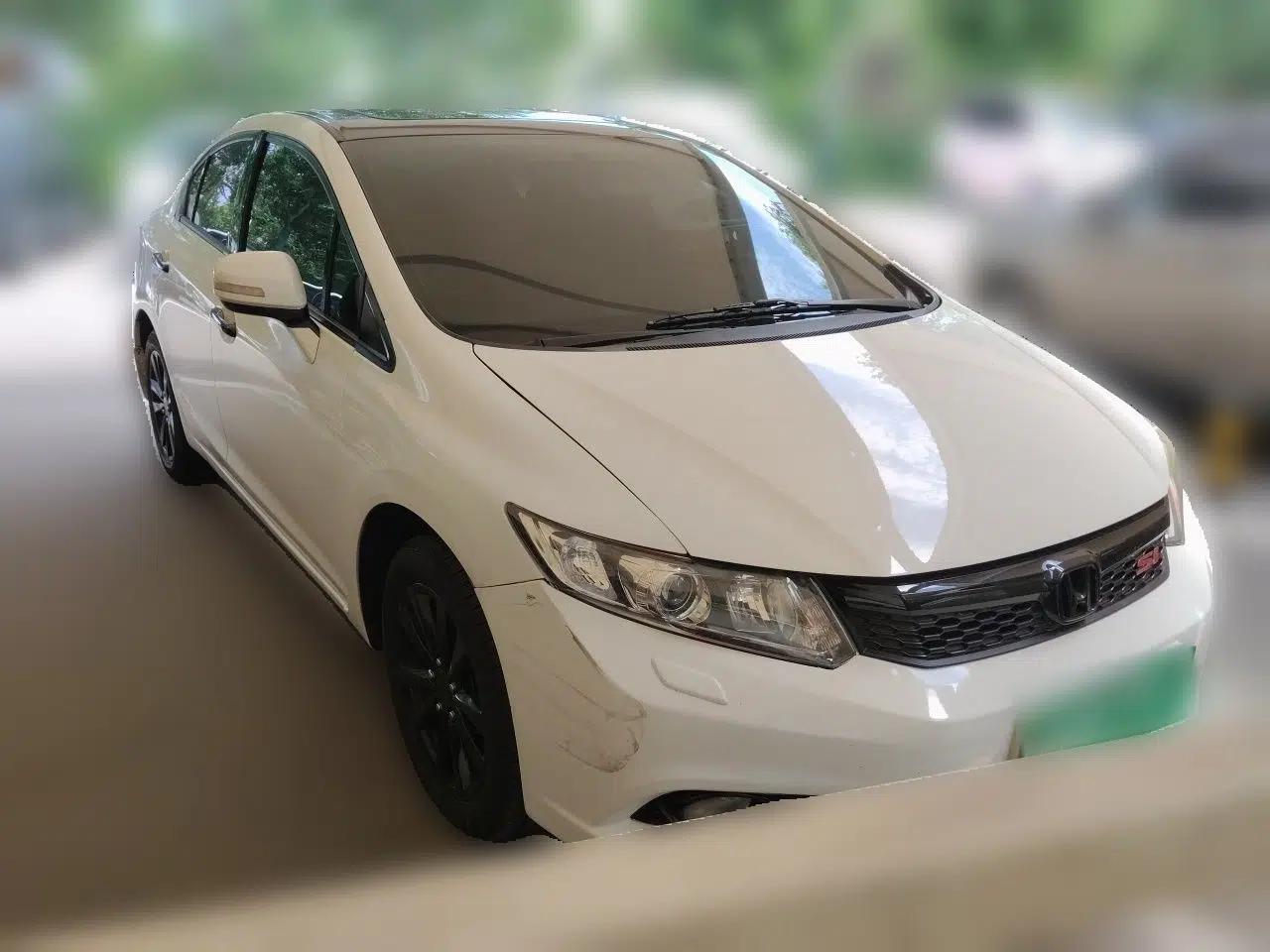 Honda Civic 2012 1.8L automatic luxury edition — миниатюра 3