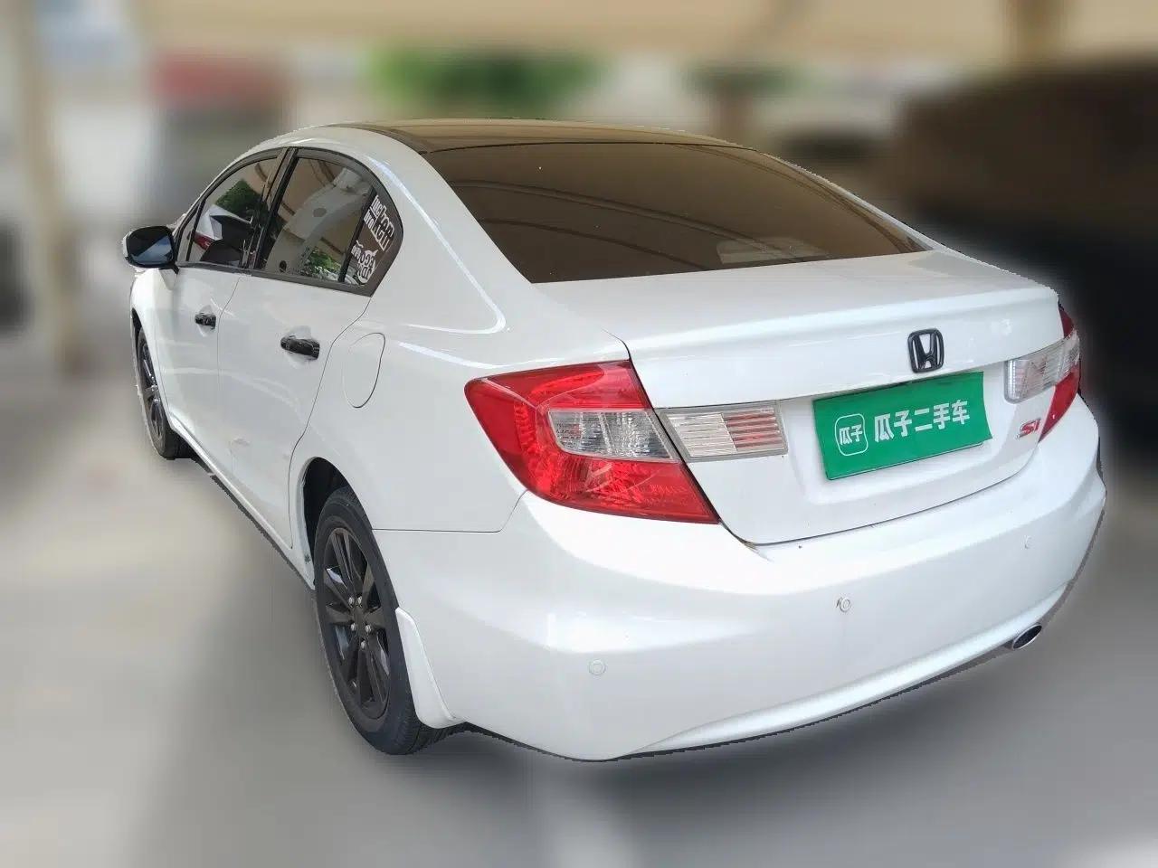 Honda Civic 2012 1.8L automatic luxury edition — миниатюра 4
