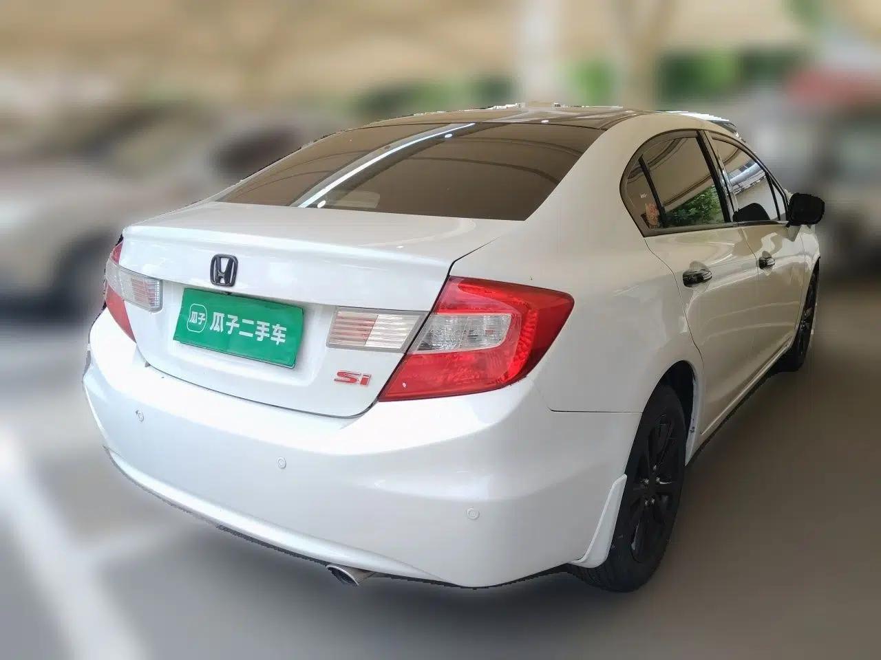 Honda Civic 2012 1.8L automatic luxury edition — миниатюра 6