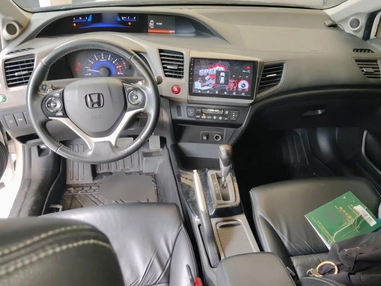 Honda Civic 2012 1.8L automatic luxury edition — миниатюра 9