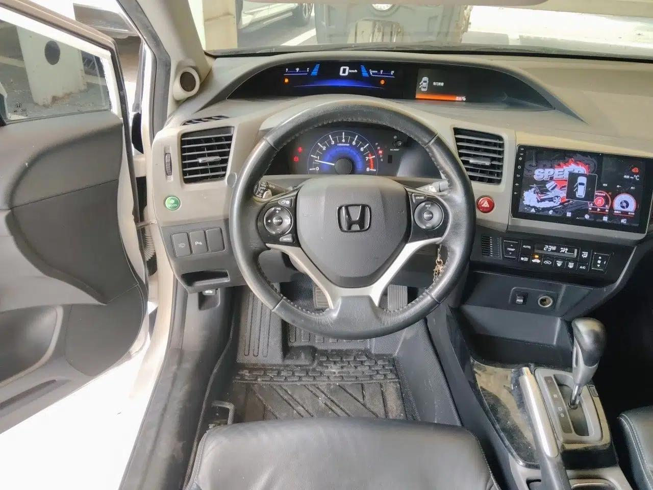 Honda Civic 2012 1.8L automatic luxury edition — миниатюра 10