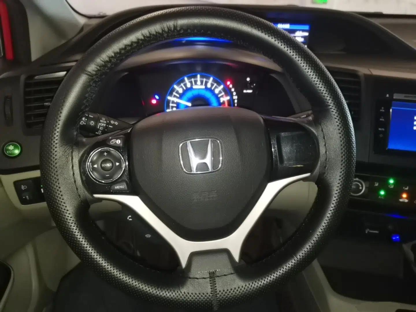 Honda Civic 2014 1.8L automatic comfort version — миниатюра 13