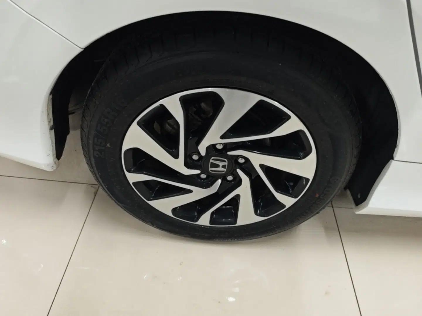 Honda Civic 2016 220TURBO CVT Luxury Edition — миниатюра 11