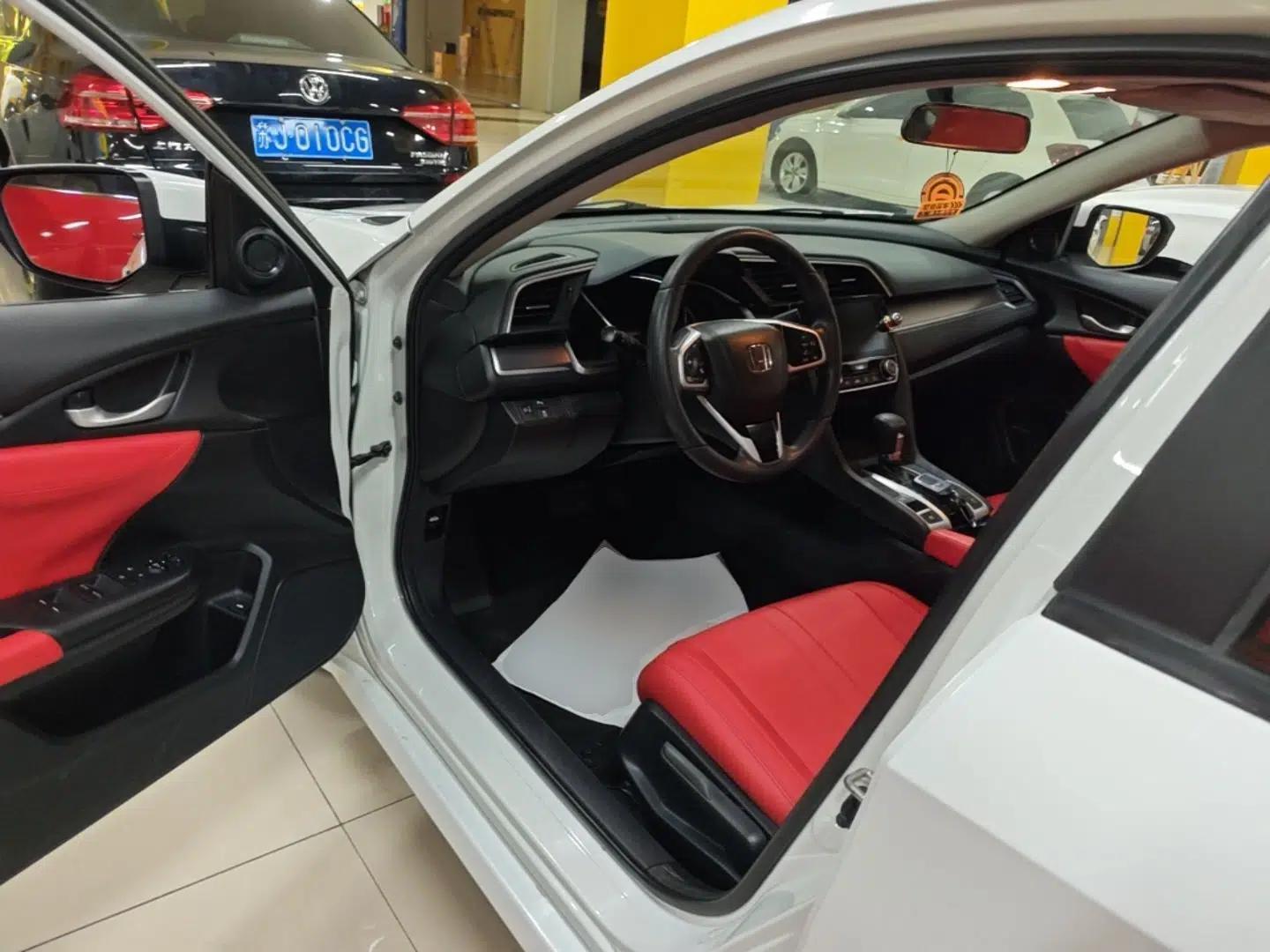 Honda Civic 2016 220TURBO CVT Luxury Edition — миниатюра 18