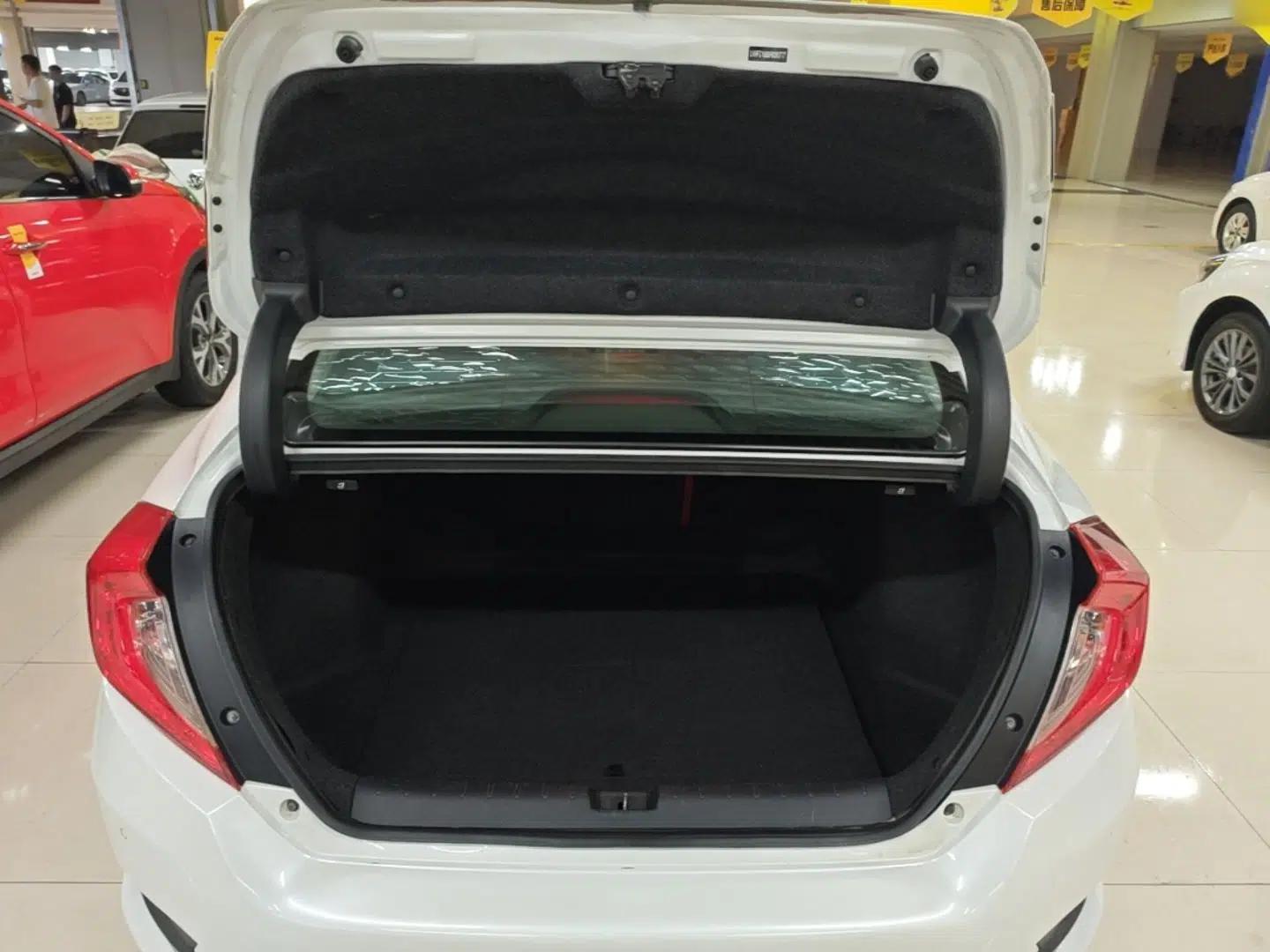 Honda Civic 2016 220TURBO CVT Luxury Edition — миниатюра 22