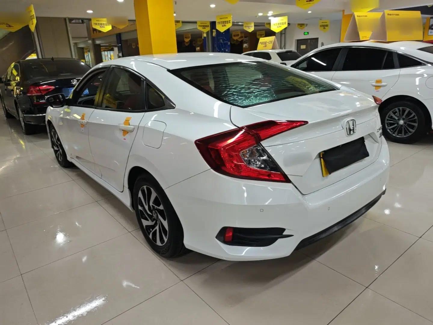 Honda Civic 2016 220TURBO CVT Luxury Edition — миниатюра 4