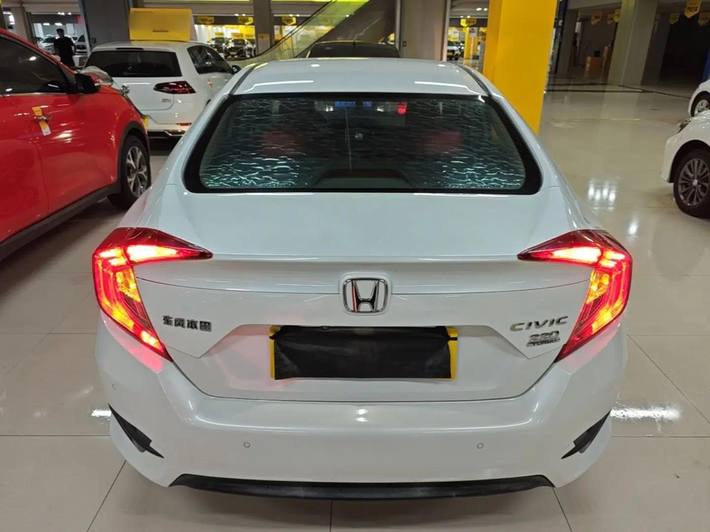 Honda Civic 2016 220TURBO CVT Luxury Edition — миниатюра 5