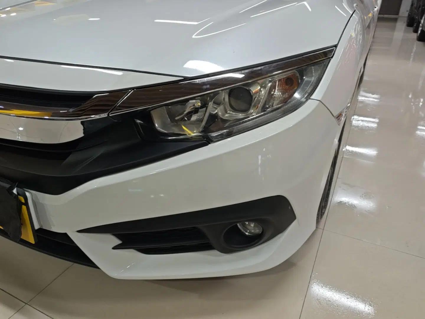 Honda Civic 2016 220TURBO CVT Luxury Edition — миниатюра 8