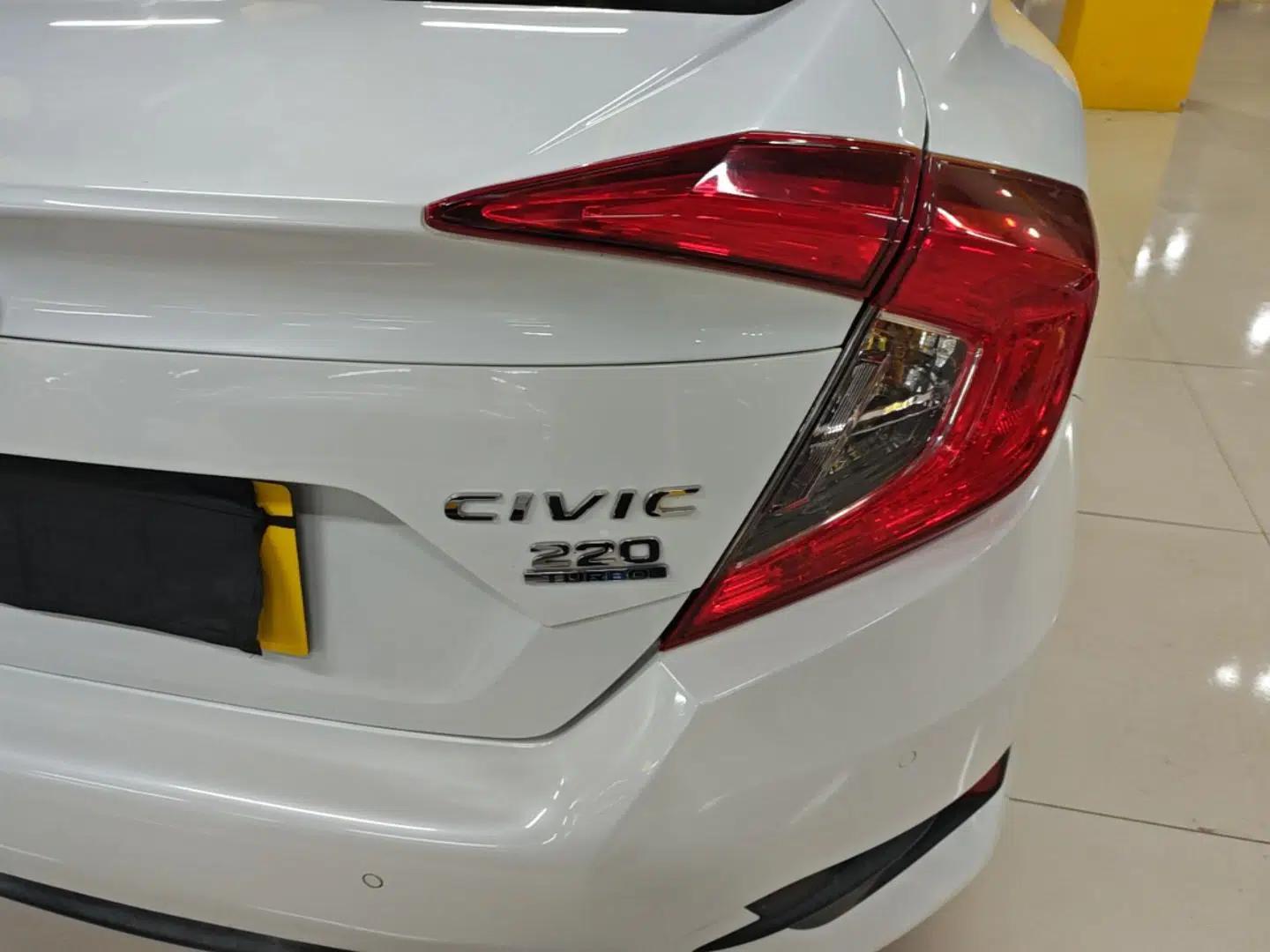 Honda Civic 2016 220TURBO CVT Luxury Edition — миниатюра 9