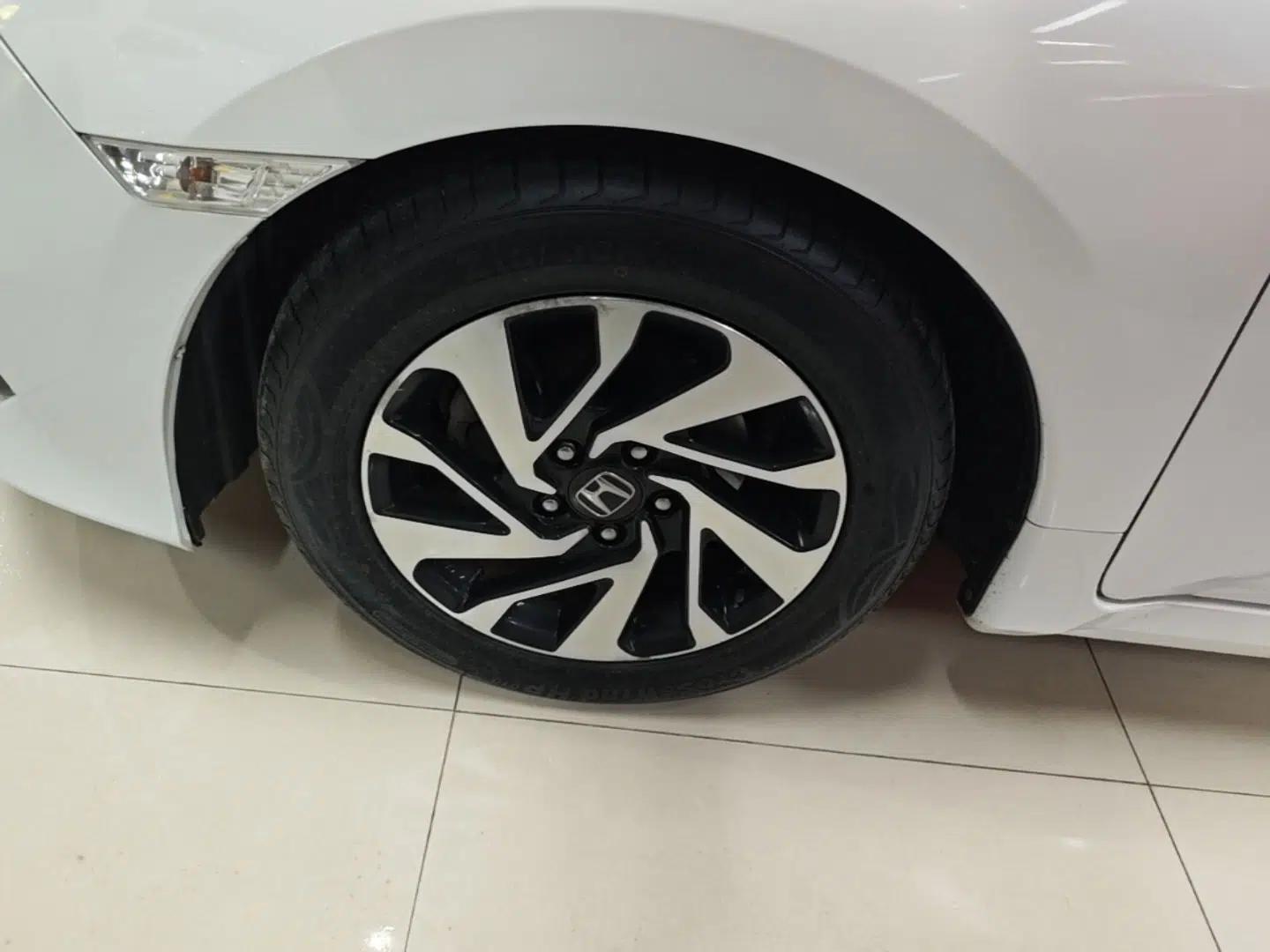 Honda Civic 2016 220TURBO CVT Luxury Edition — миниатюра 10