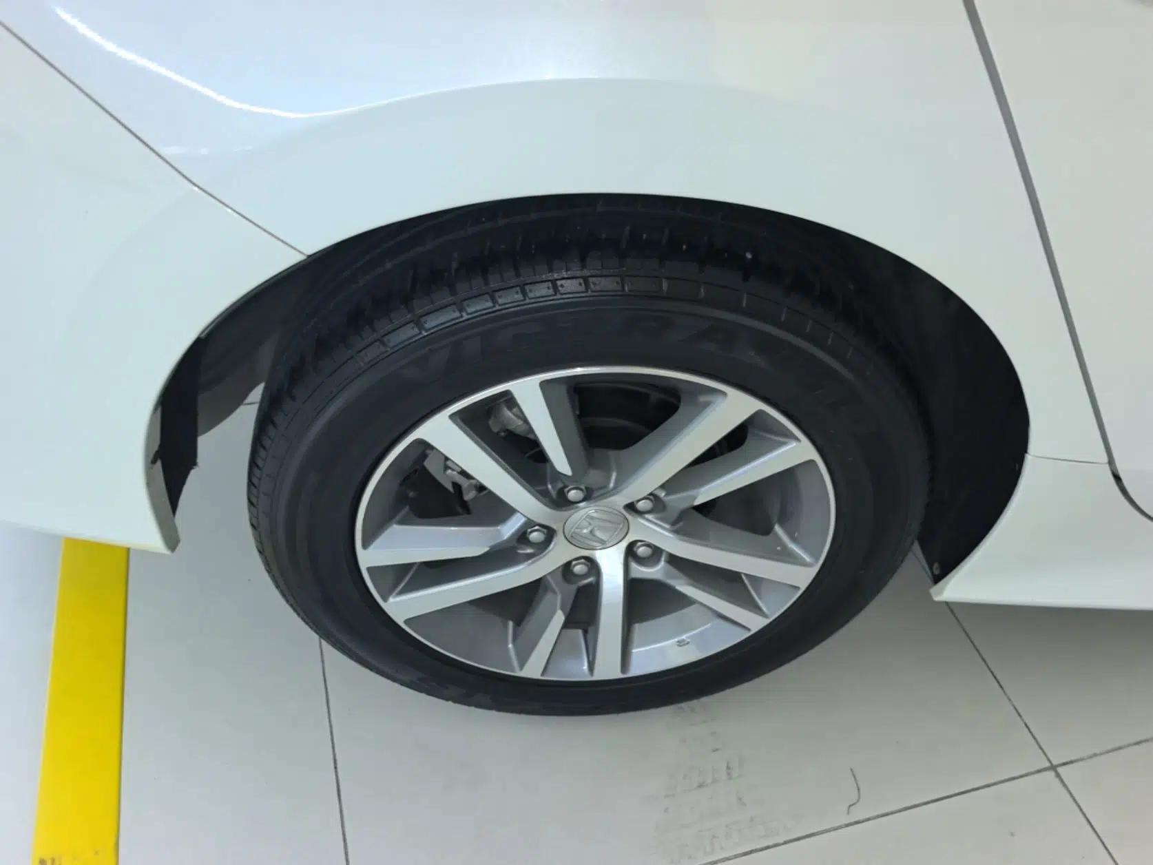 Honda Civic 2023 240TURBO CVT Dynamic Edition — миниатюра 11