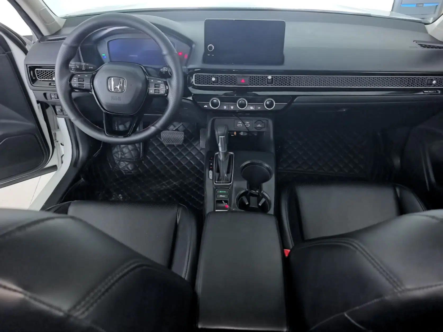 Honda Civic 2023 240TURBO CVT Dynamic Edition — миниатюра 12