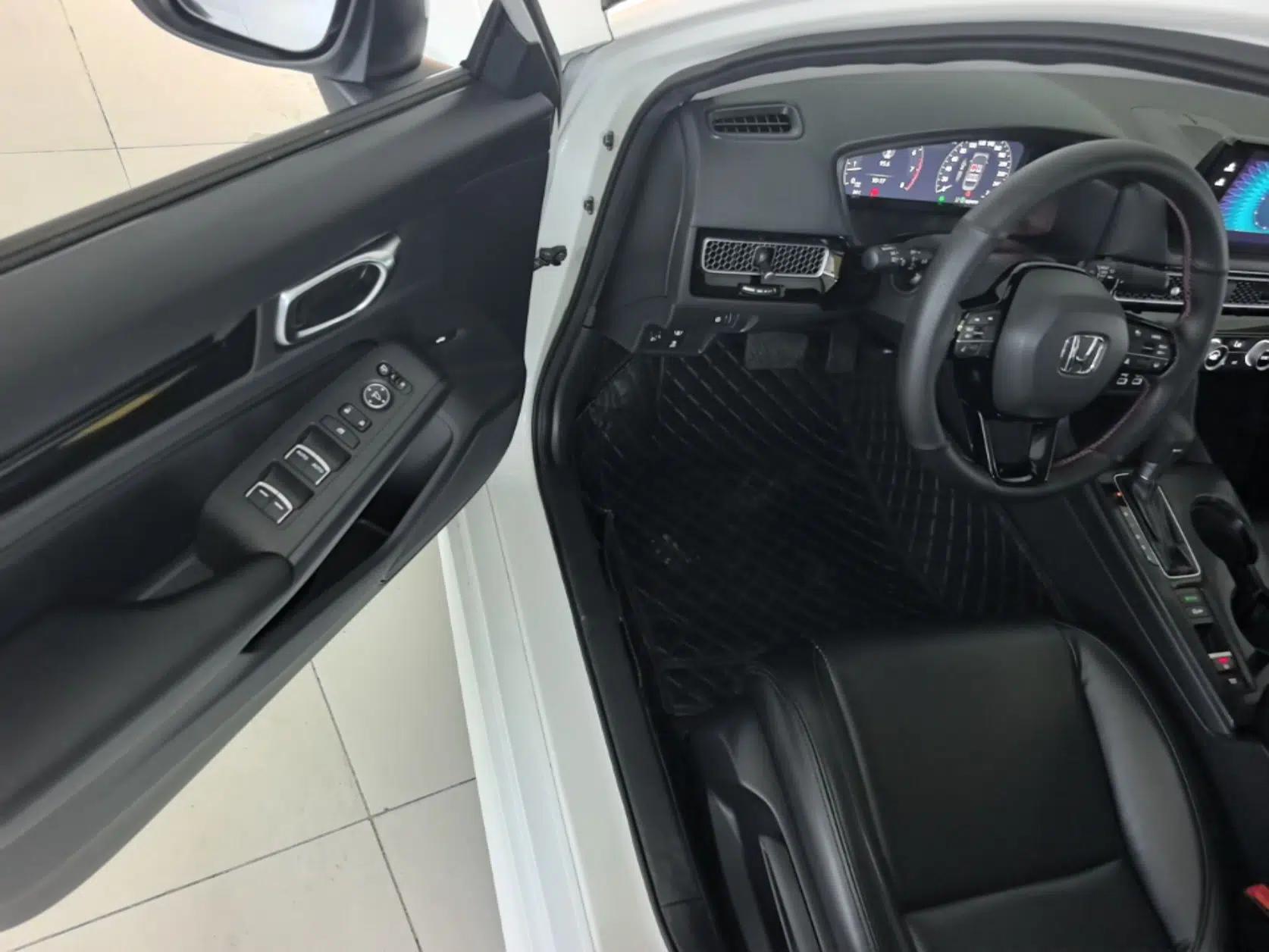 Honda Civic 2023 240TURBO CVT Dynamic Edition — миниатюра 18
