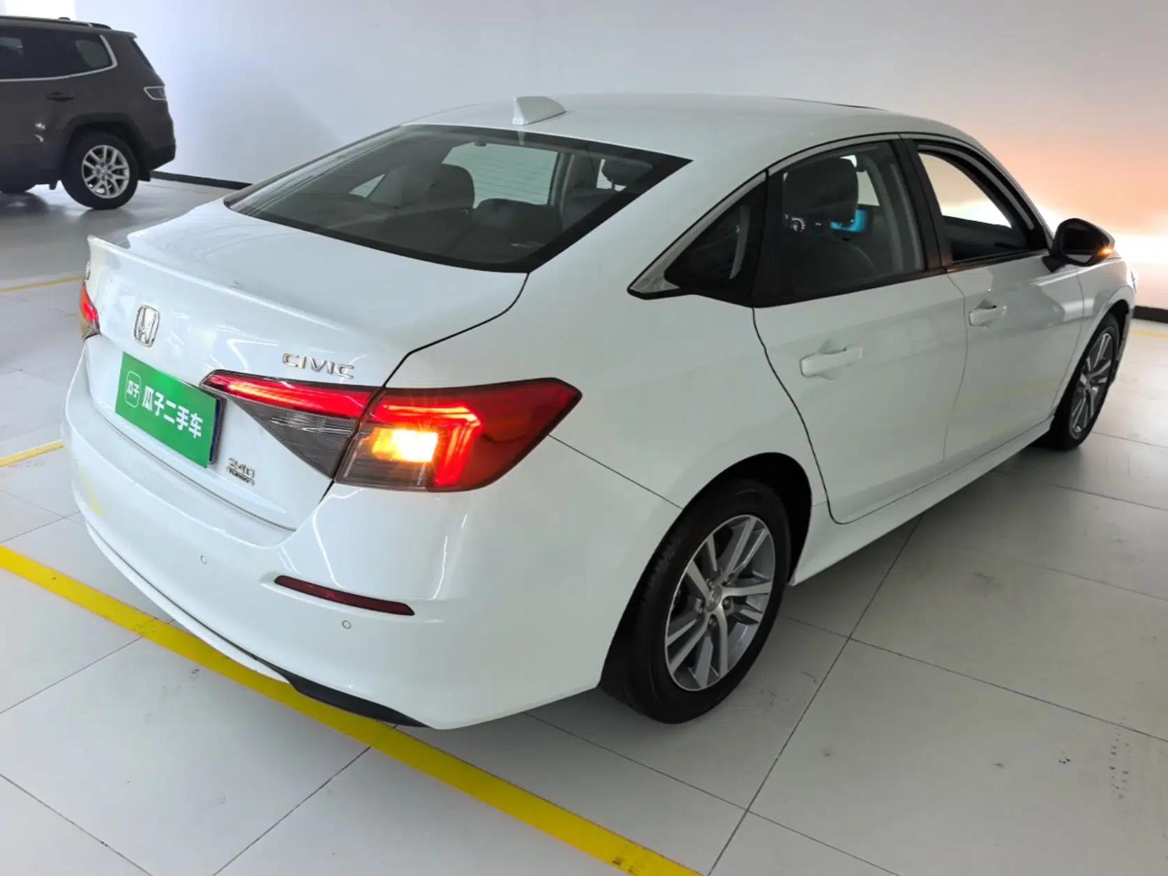 Honda Civic 2023 240TURBO CVT Dynamic Edition — миниатюра 6