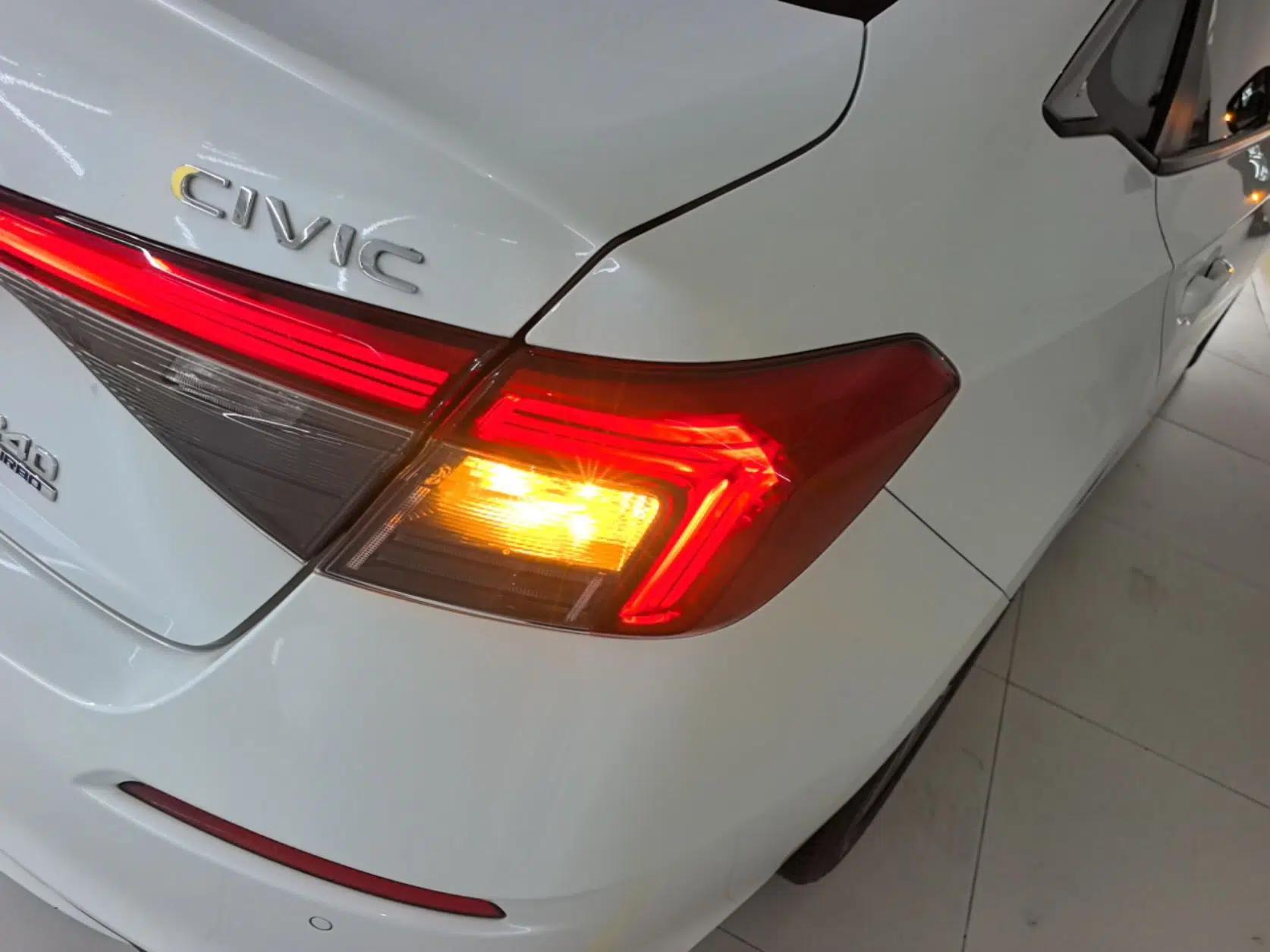Honda Civic 2023 240TURBO CVT Dynamic Edition — миниатюра 9