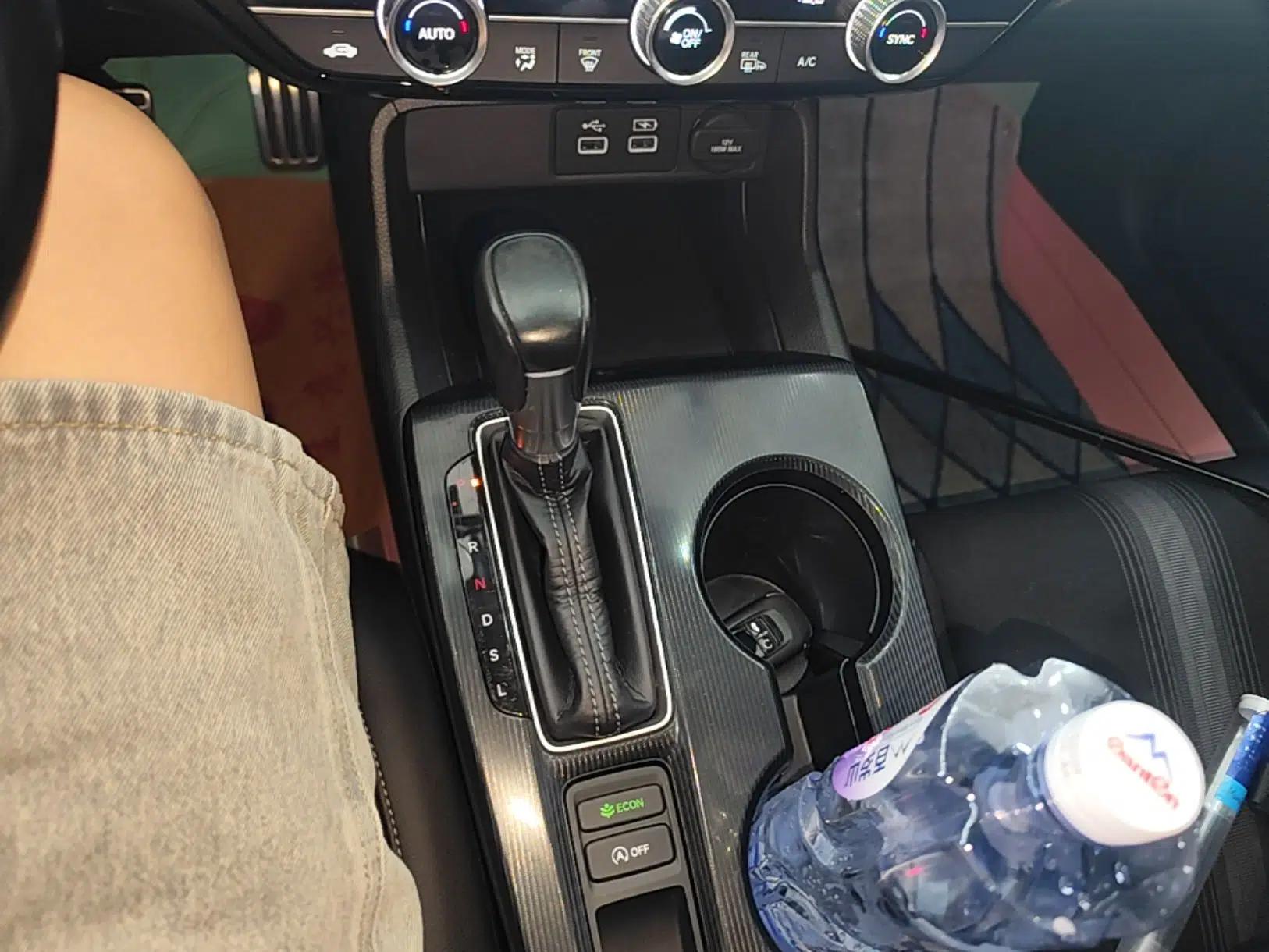 Honda Civic 2022 240TURBO CVT Dynamic Edition — миниатюра 21