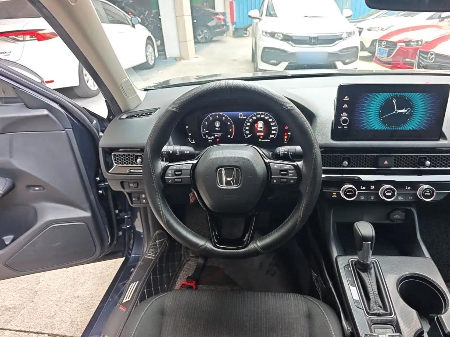 Honda Civic 2023 240TURBO CVT Dynamic Edition — миниатюра 13