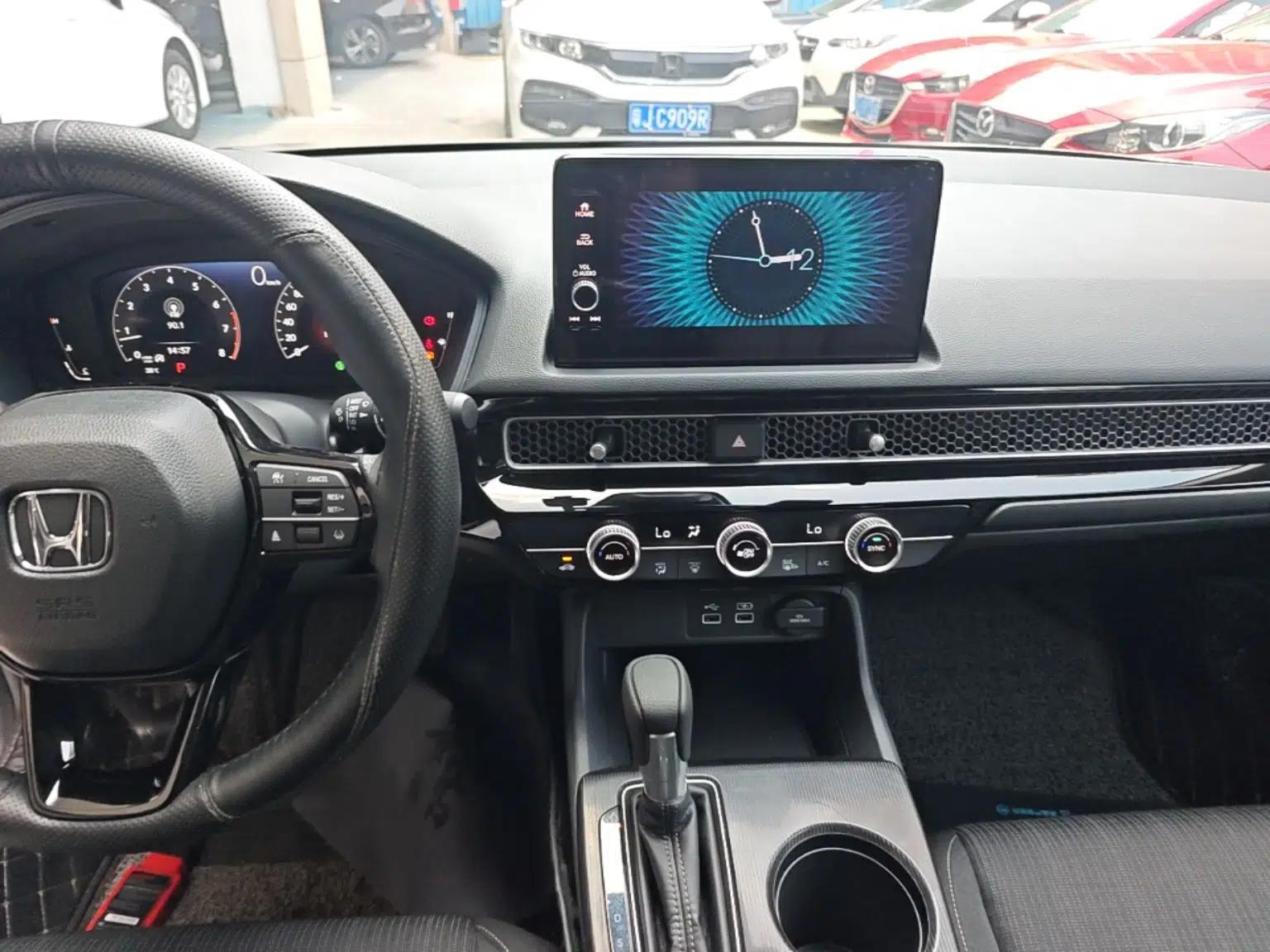 Honda Civic 2023 240TURBO CVT Dynamic Edition — миниатюра 15